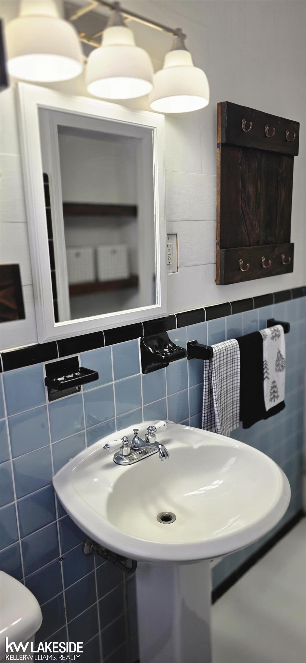 Center Line, MI, 48015