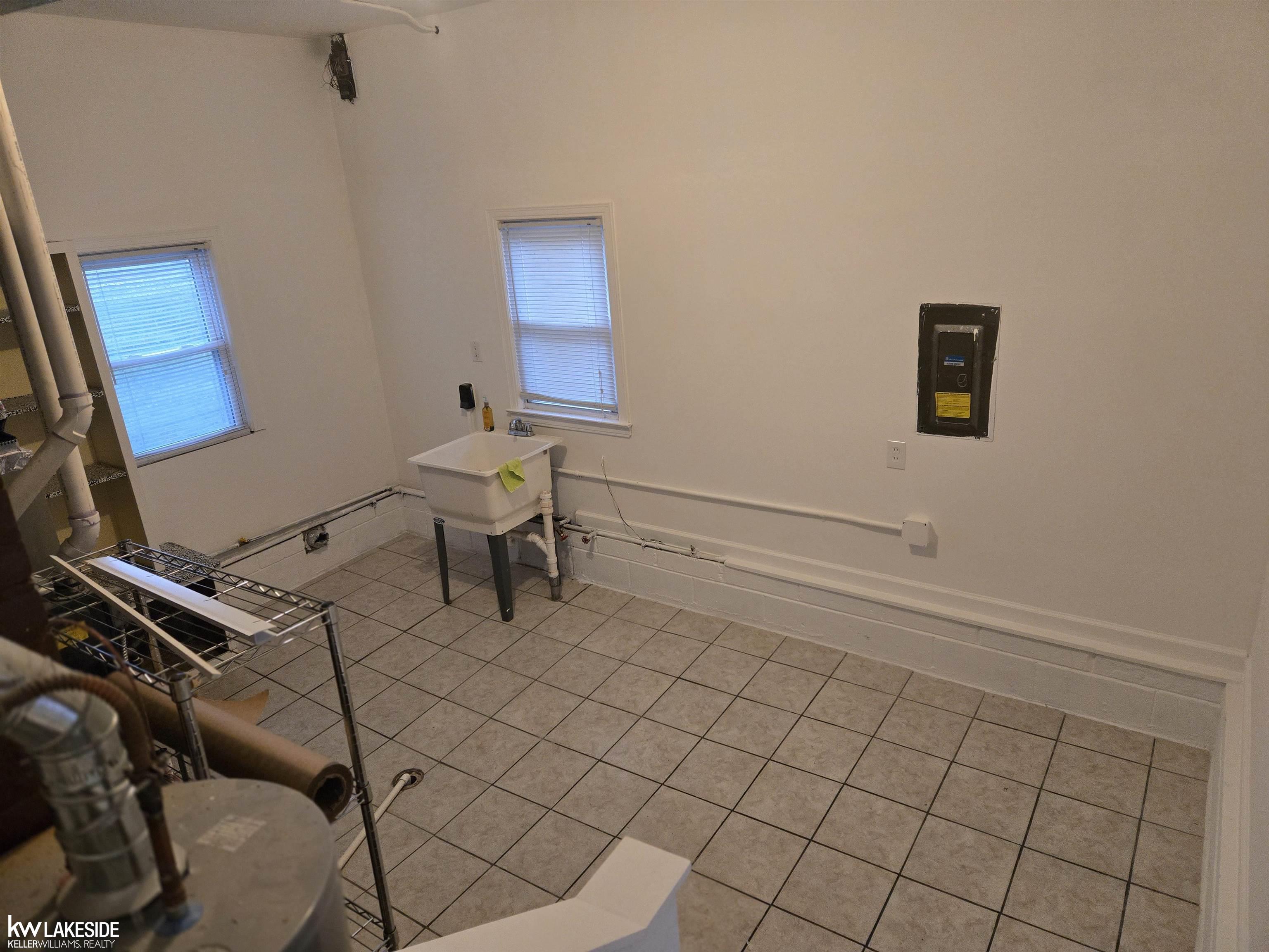 Center Line, MI, 48015