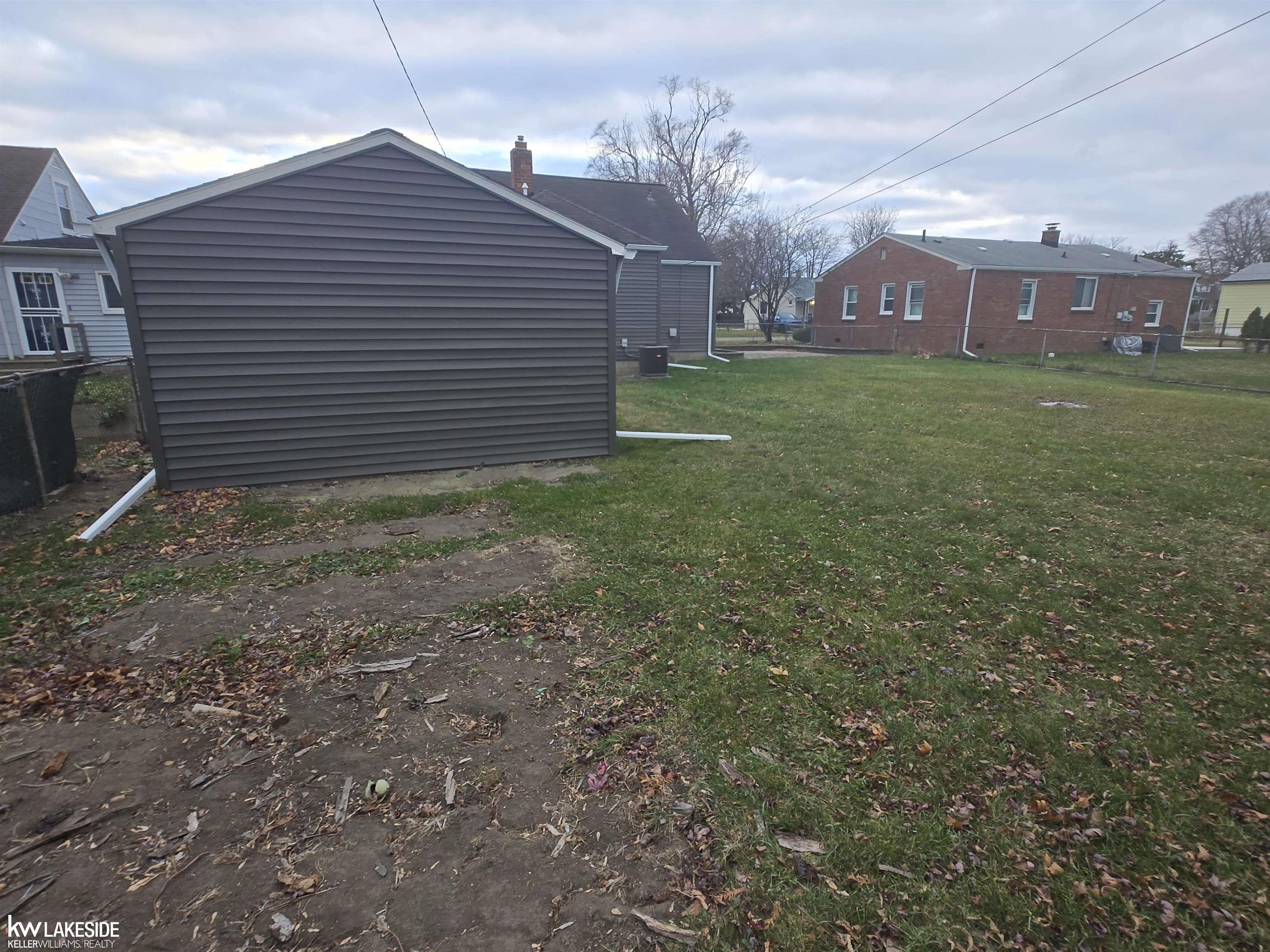 Center Line, MI, 48015