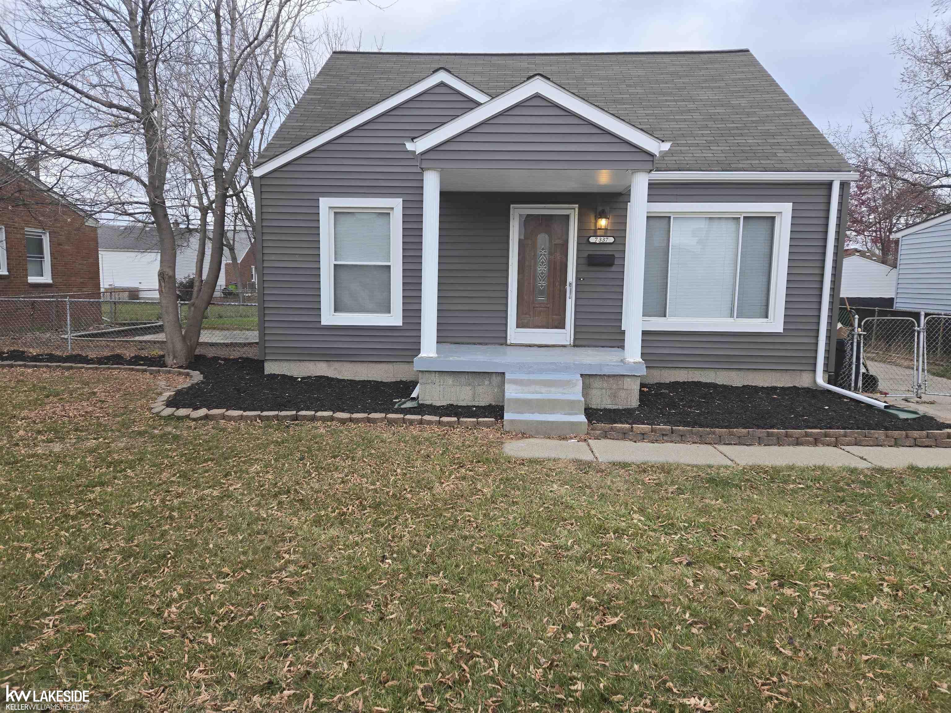 Center Line, MI, 48015