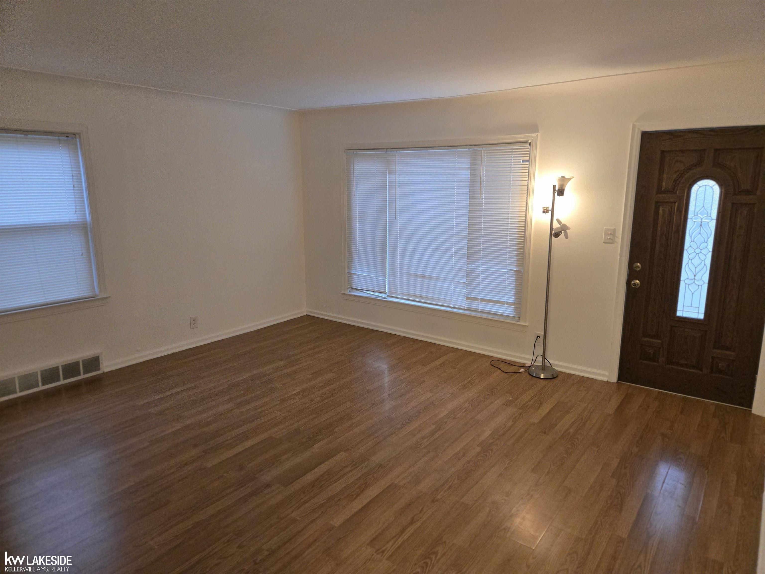 Center Line, MI, 48015