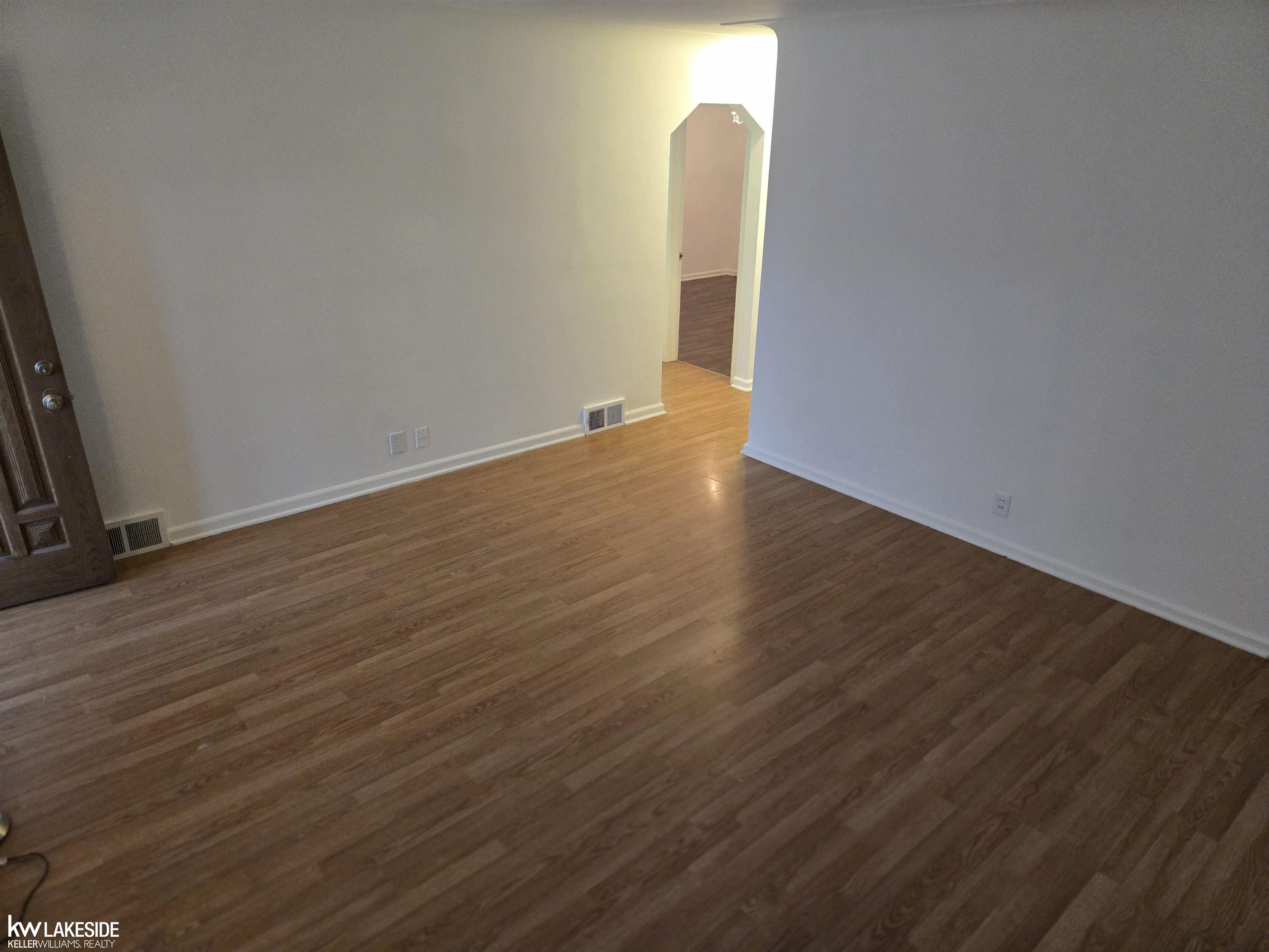 Center Line, MI, 48015