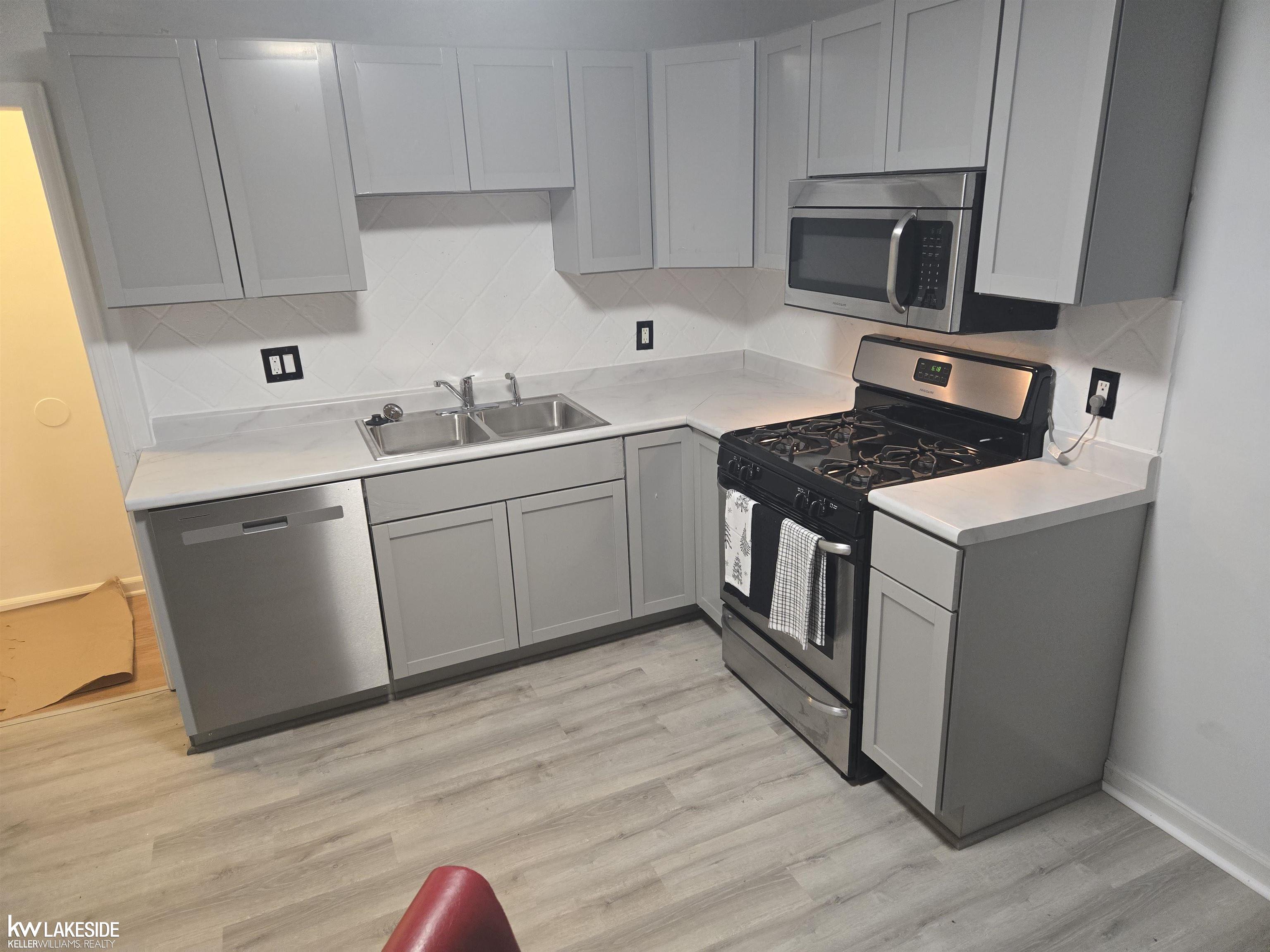 Center Line, MI, 48015