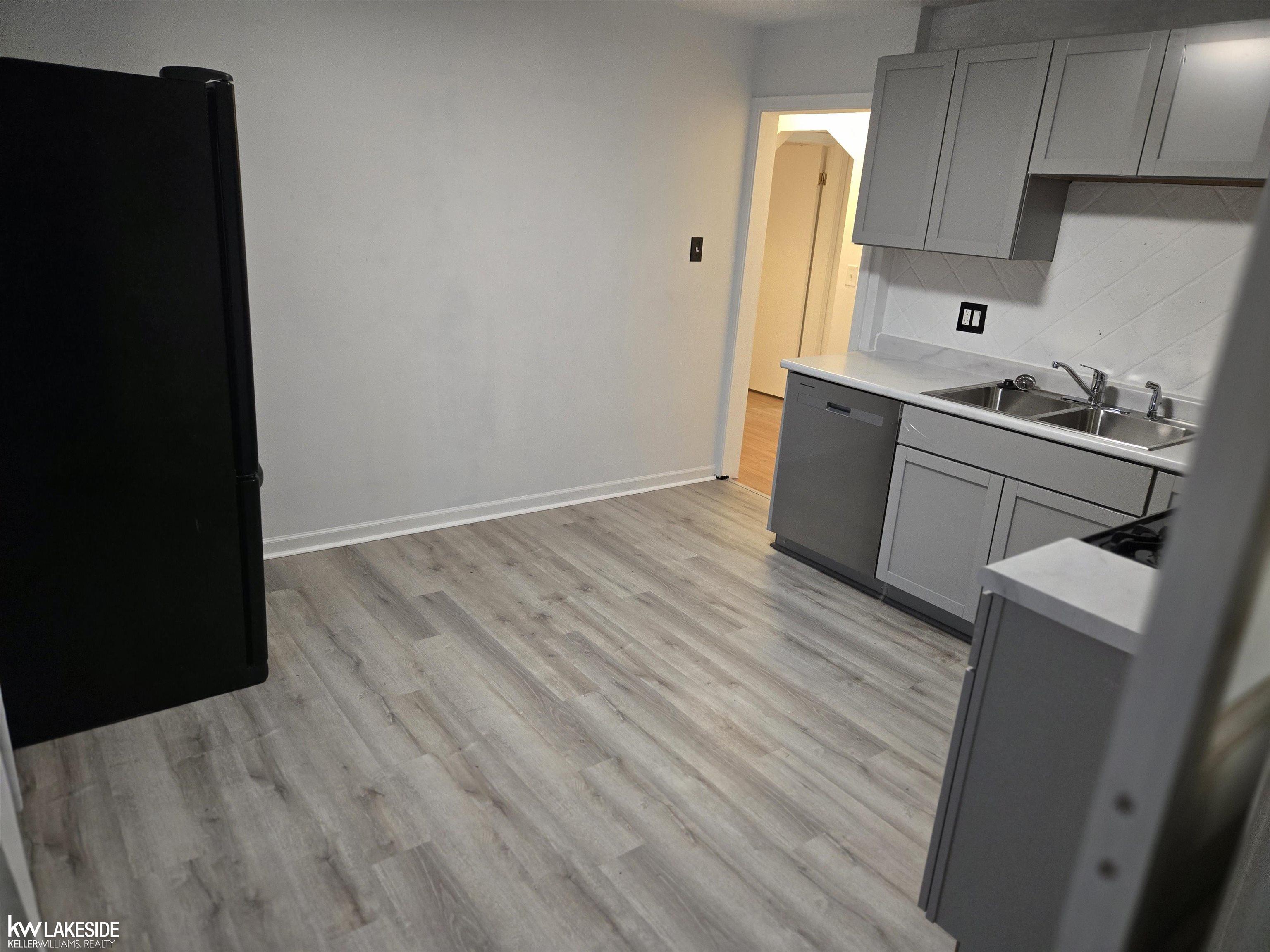 Center Line, MI, 48015