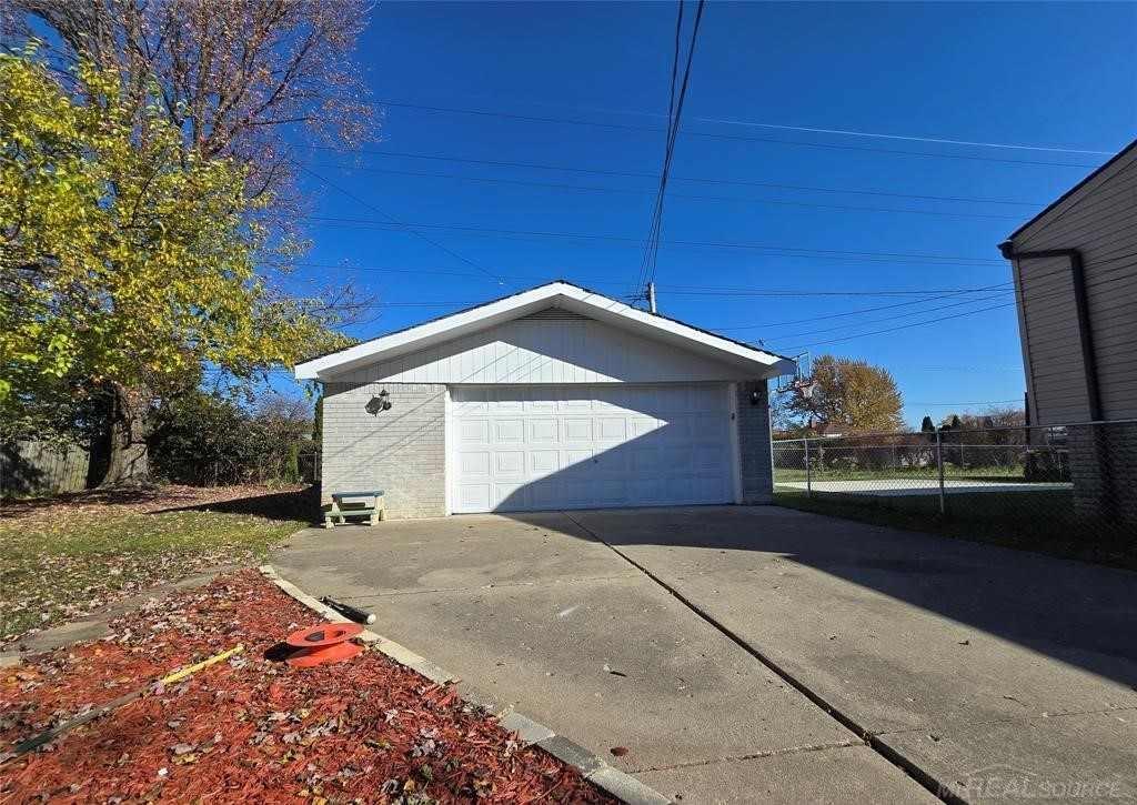 33828 Stonewood Drive, Sterling Heights, MI, 48312