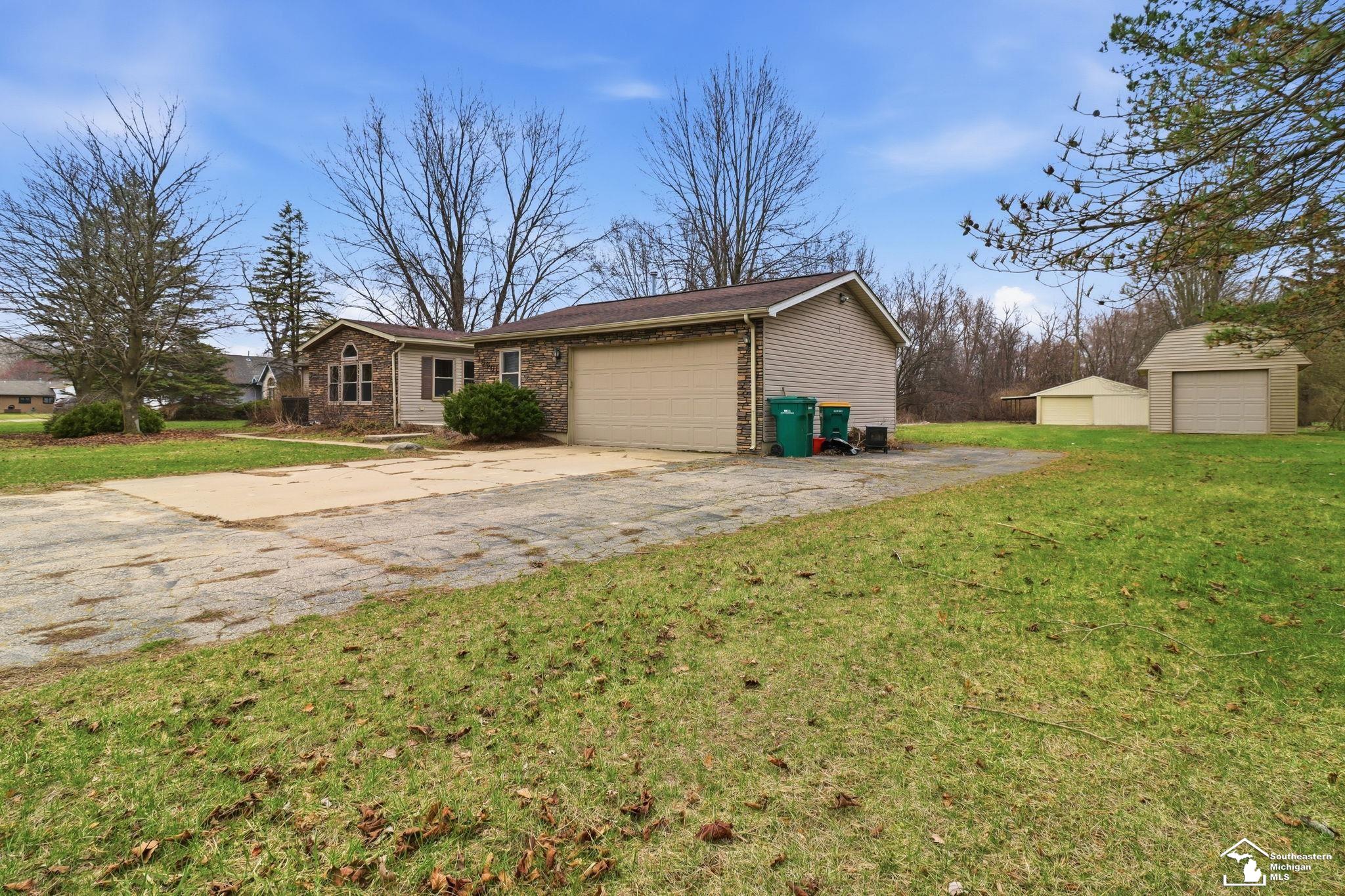 15601 Bak Road, Van Buren Twp, MI, 48111-3505