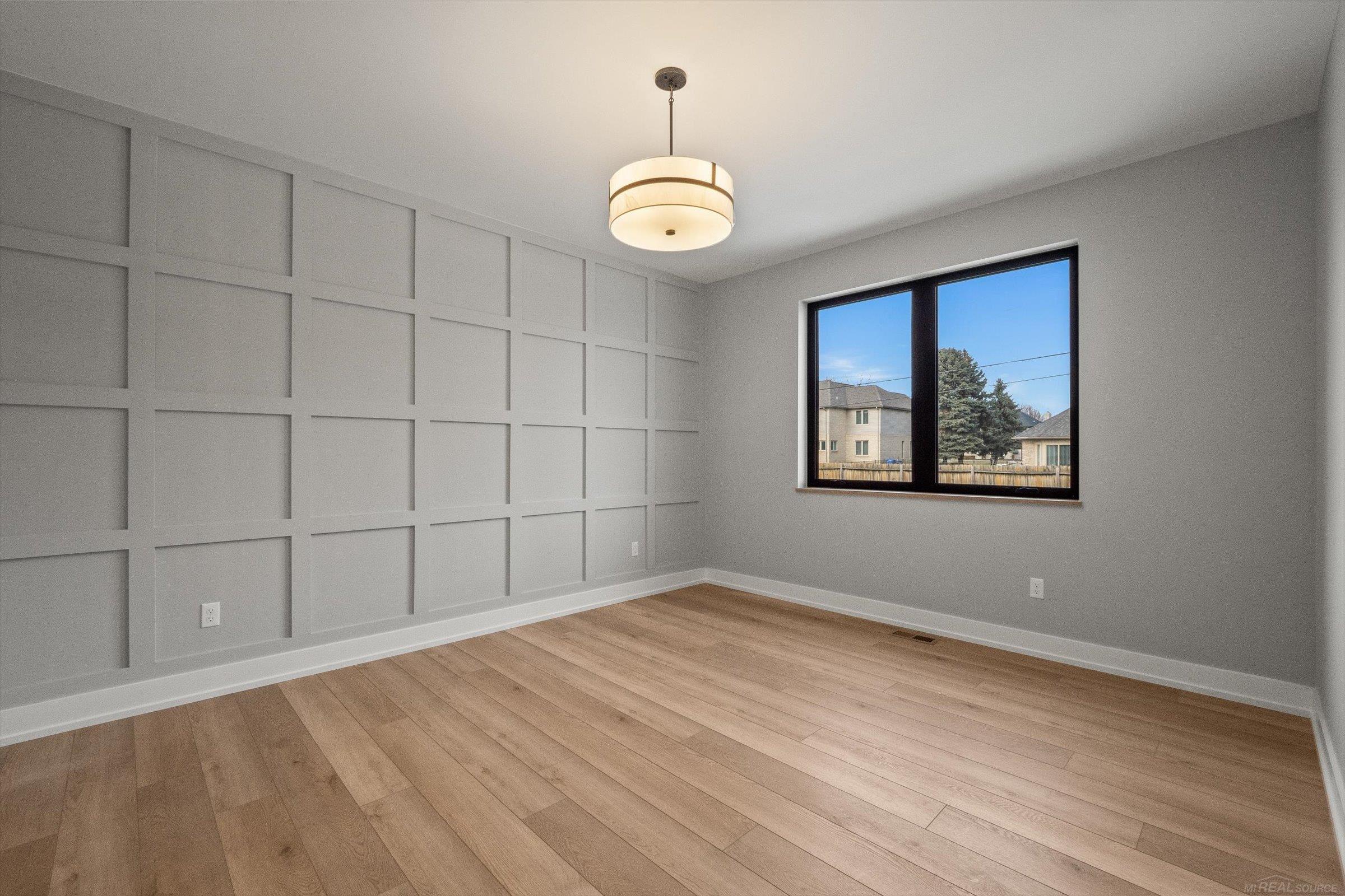 5th image of 5865 Hts Dr, Sterling Heights, MI 48314