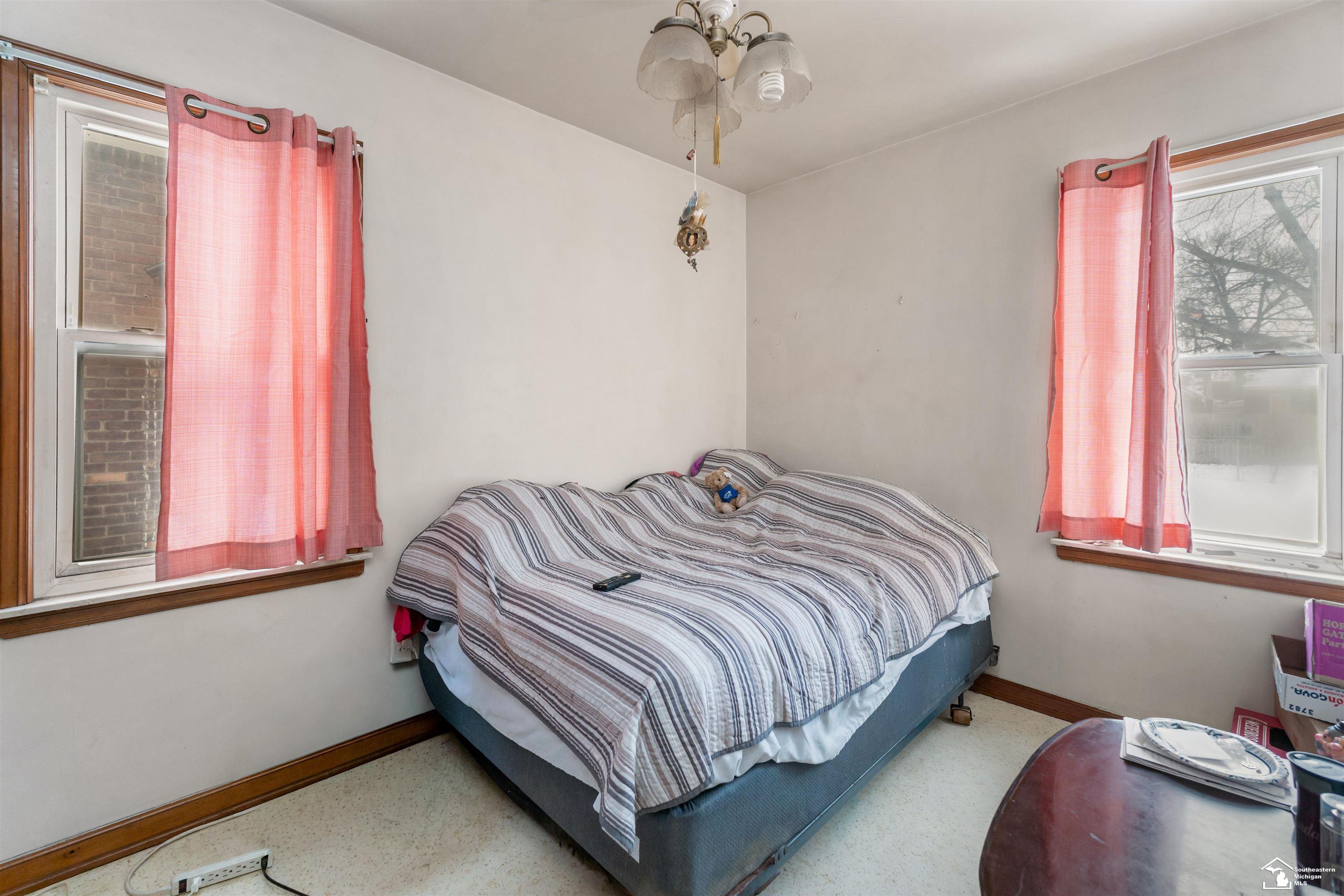 1331 Detroit Avenue, Lincoln Park, MI, 48146-3331