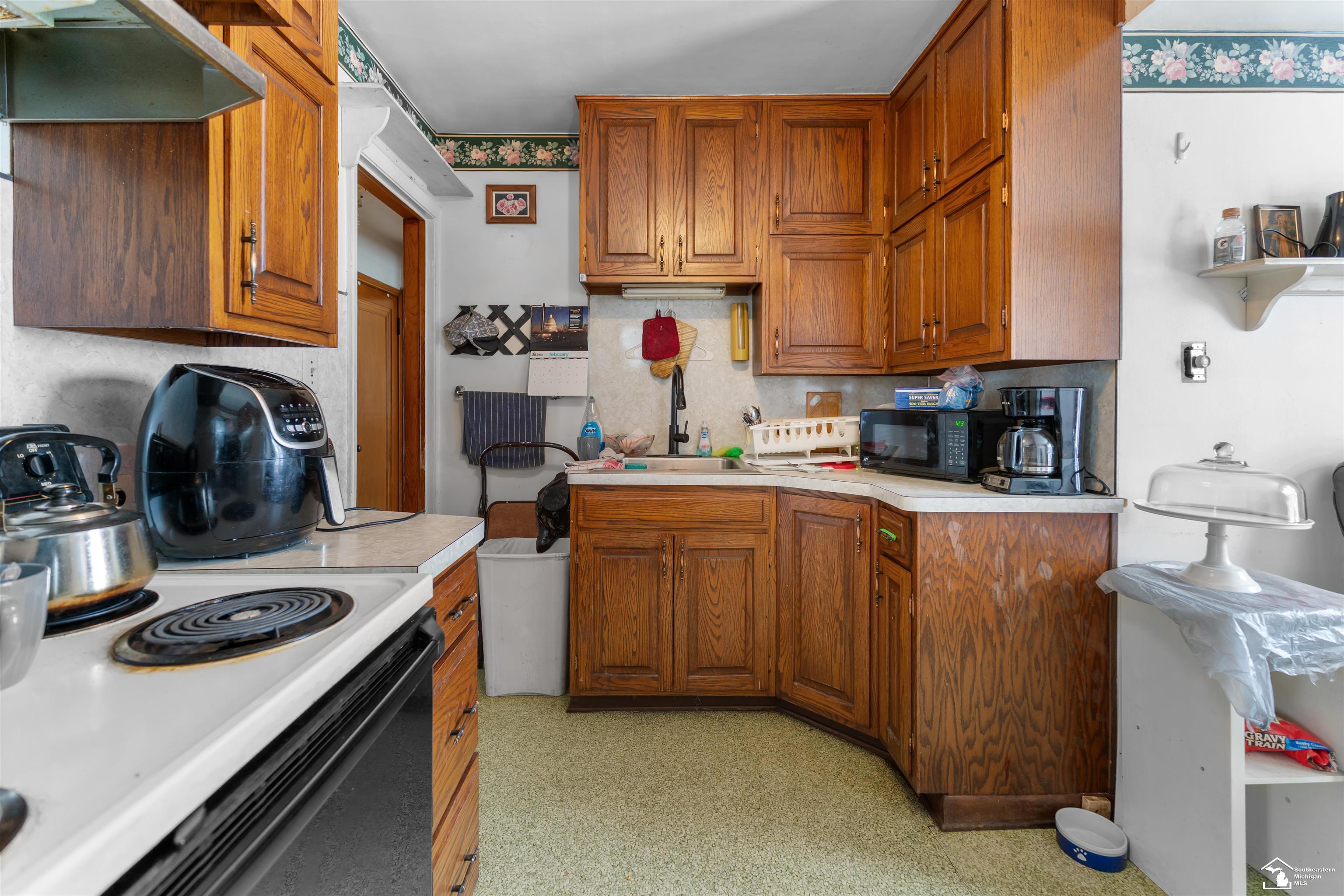 1331 Detroit Avenue, Lincoln Park, MI, 48146-3331