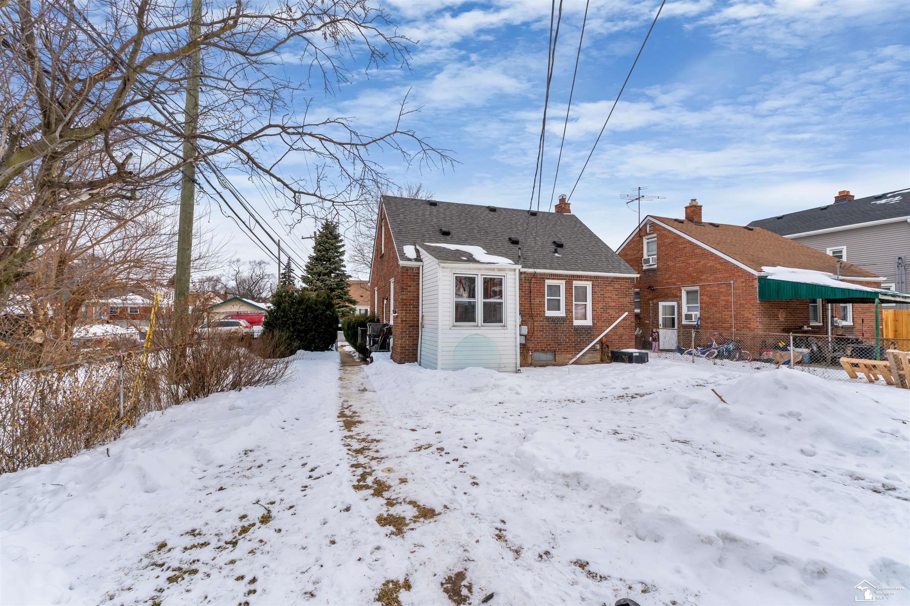 1331 Detroit Avenue, Lincoln Park, MI, 48146-3331