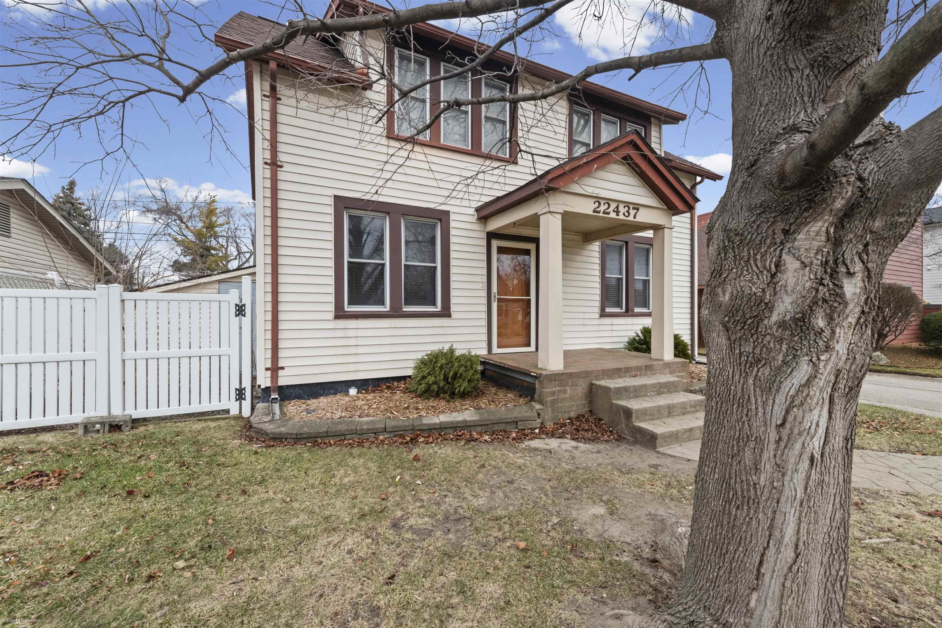 22437 Milner Street, Saint Clair Shores, MI, 48081