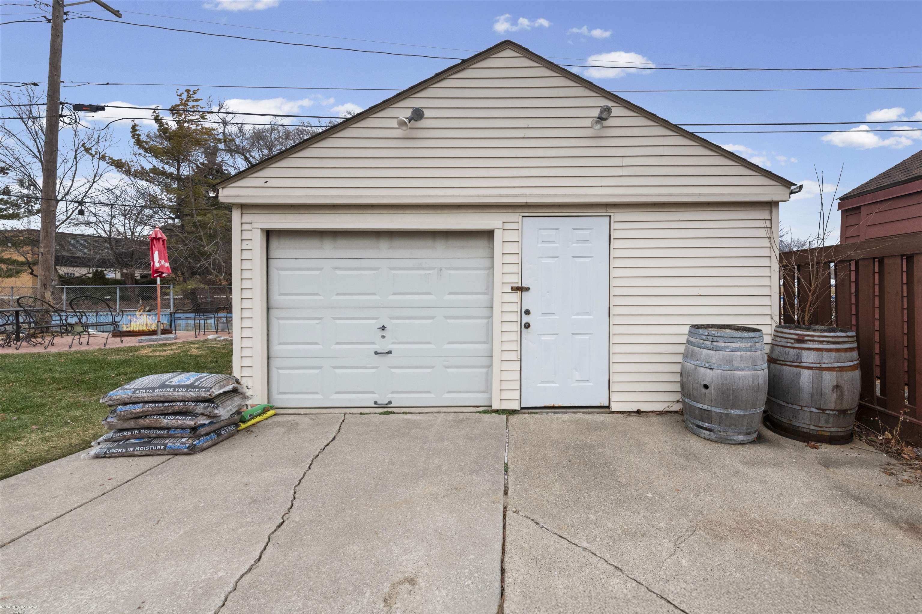 22437 Milner Street, Saint Clair Shores, MI, 48081