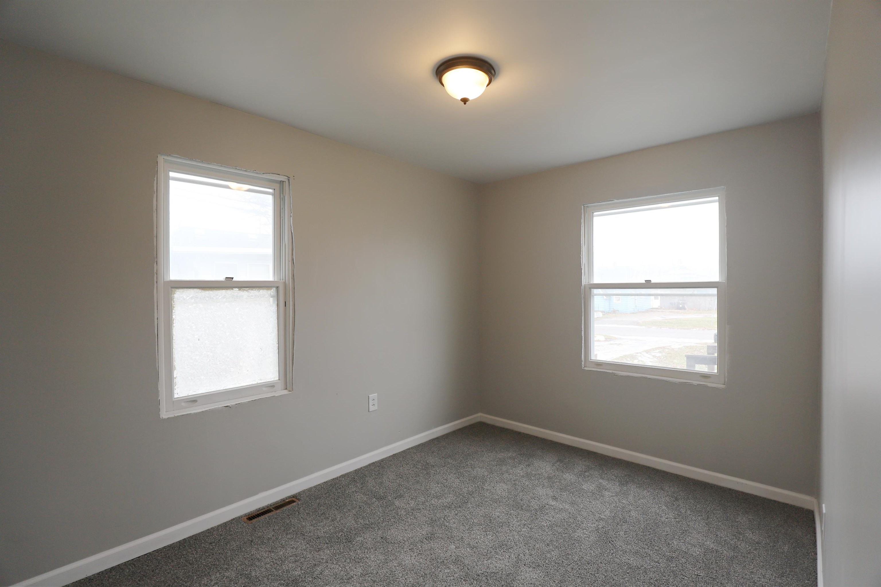 1450 Carman, Burton, MI 48529 Photo