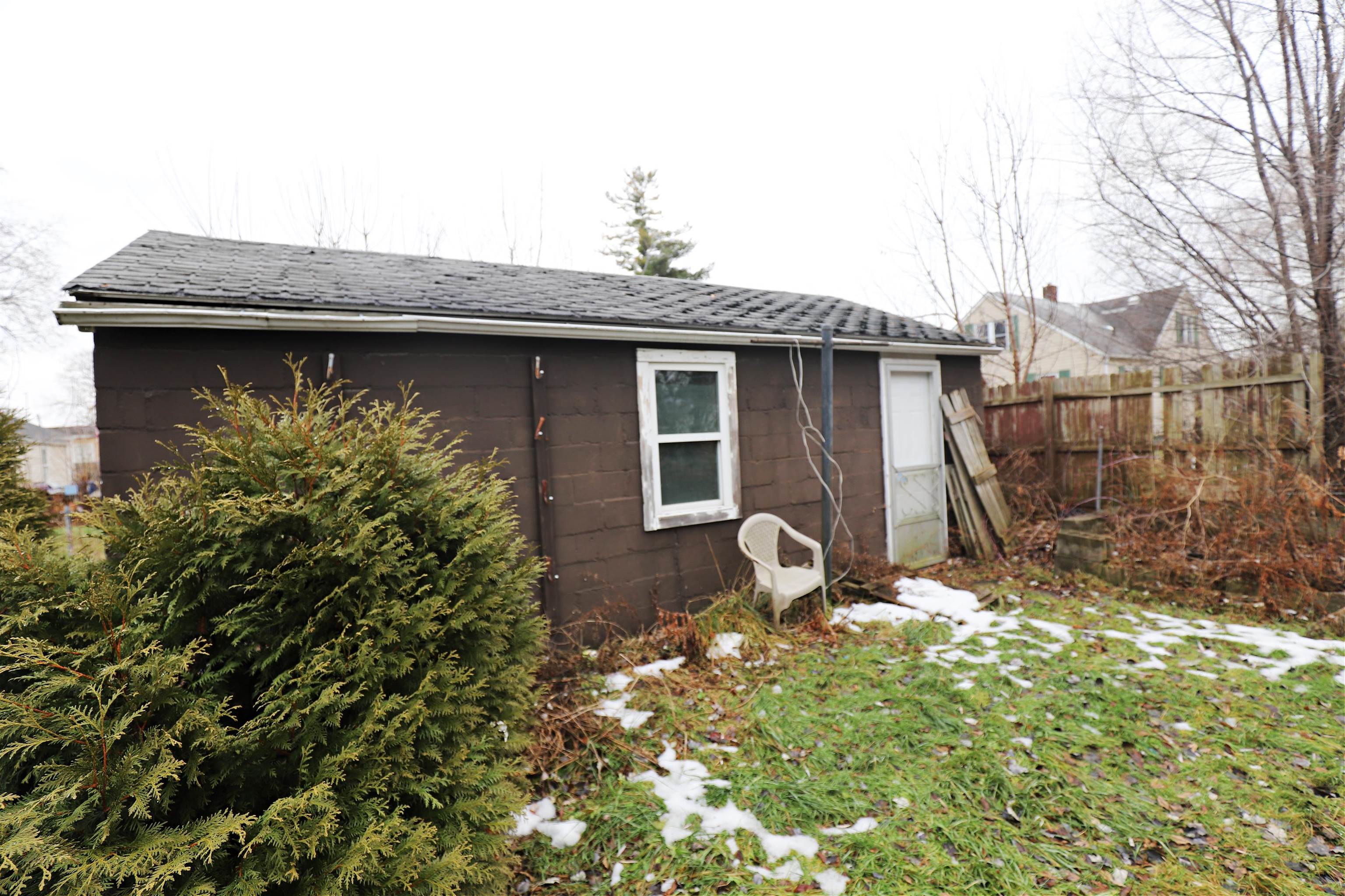 1450 Carman, Burton, MI 48529 Photo