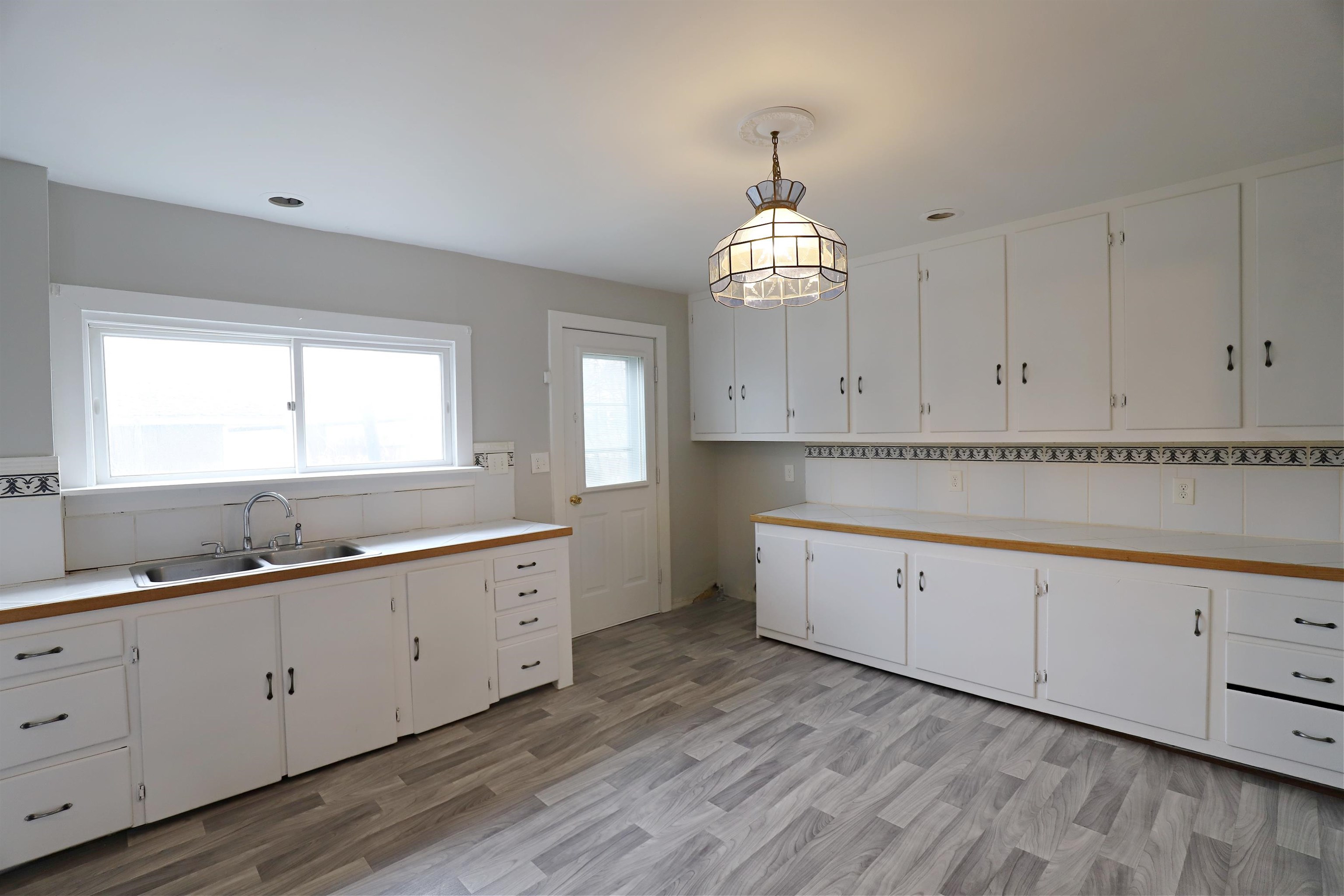 1450 Carman, Burton, MI 48529 Photo