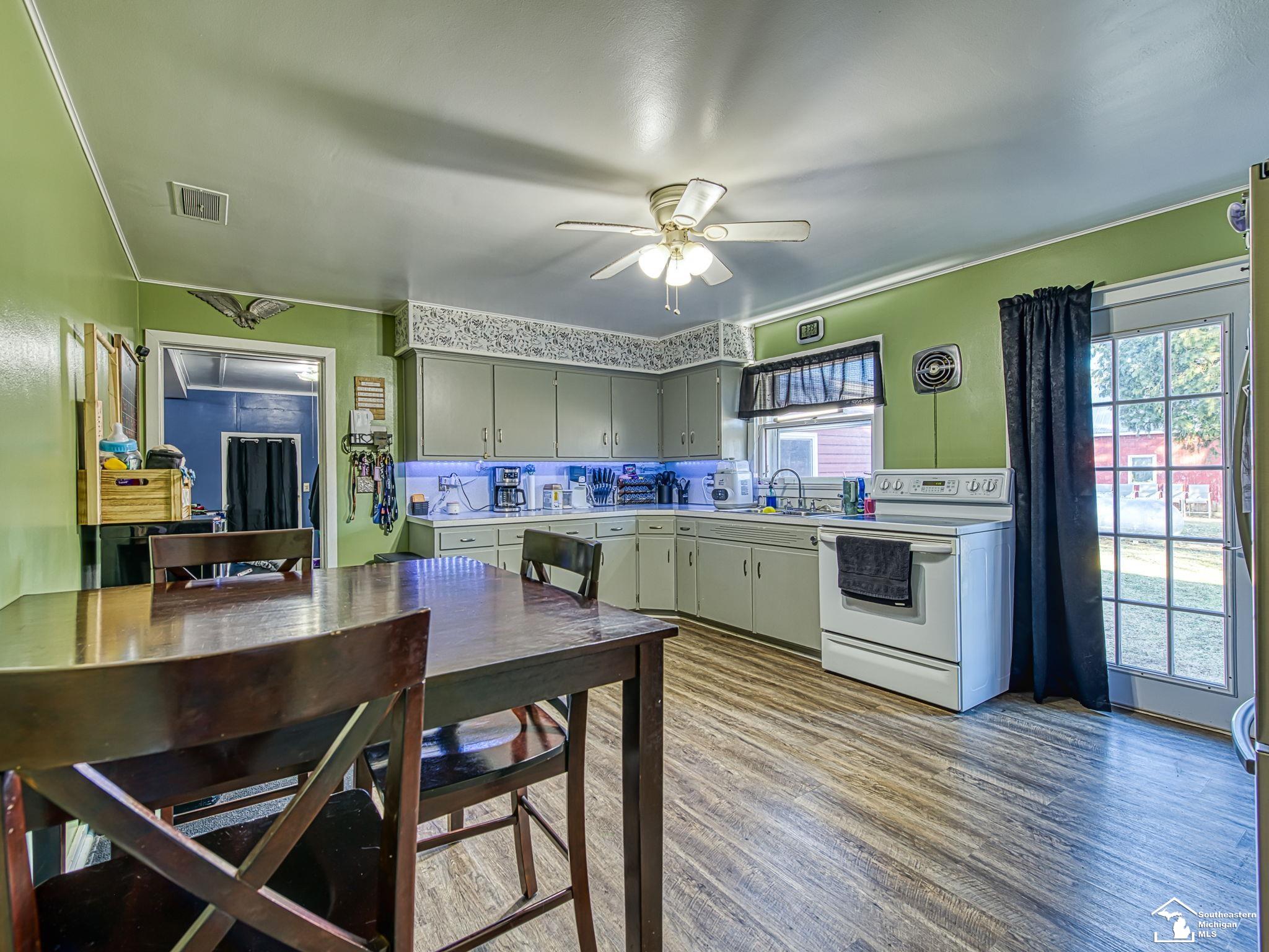 Petersburg, MI, 49270