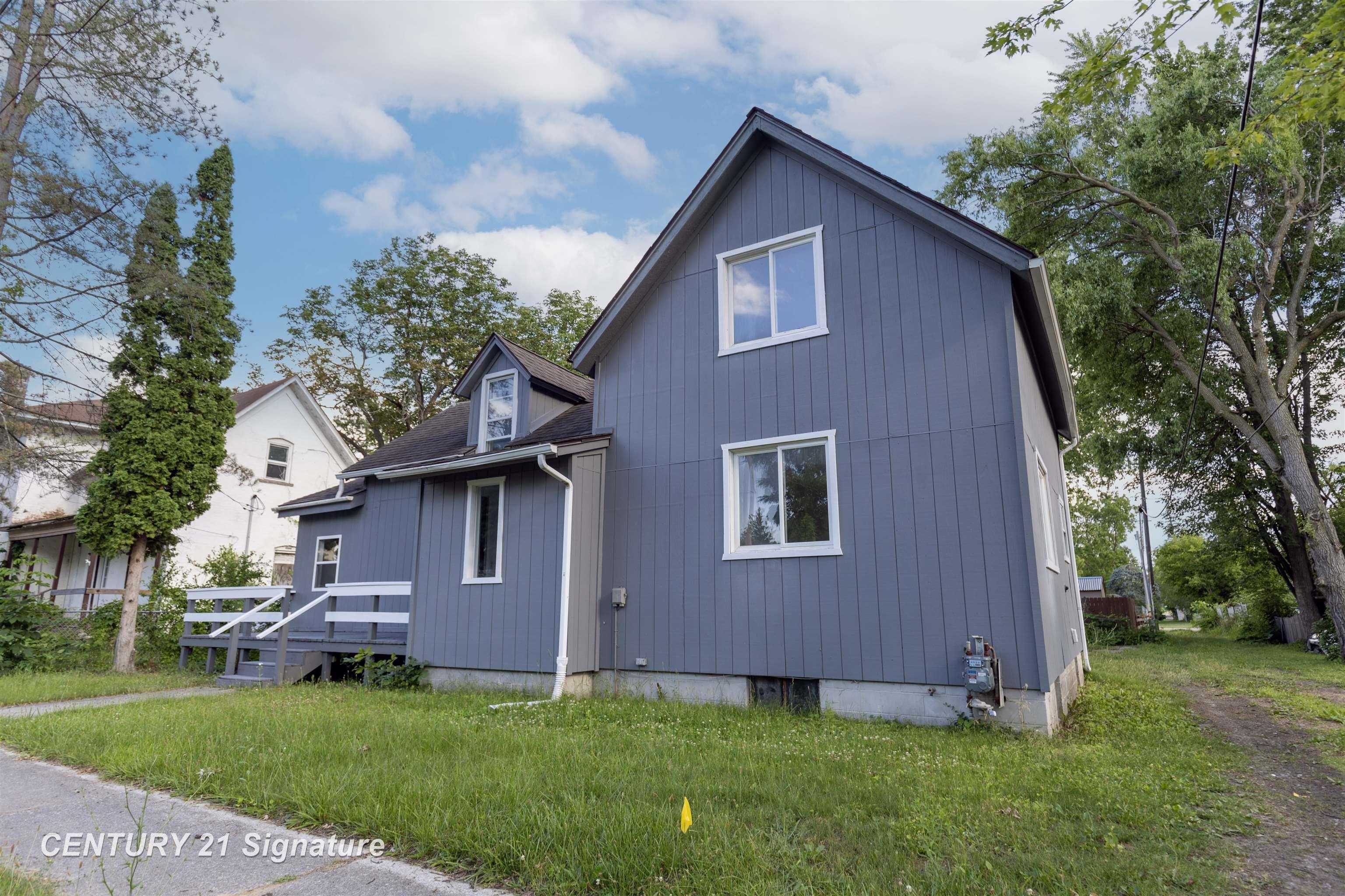 Photo 1 of Single family home for sale at 611 W 2nd Street, Pinconning, MI 48650 | MLS# 61050197426 | Listing updated on 2026-09-14