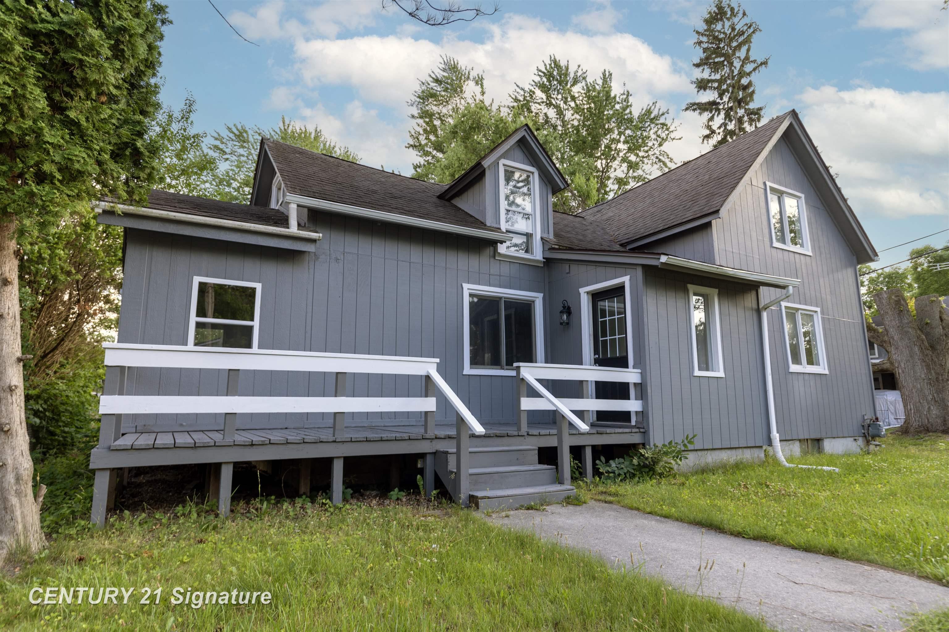 Photo 2 of Single family home for sale at 611 W 2nd Street, Pinconning, MI 48650 | MLS# 61050197426 | Listing updated on 2026-09-14