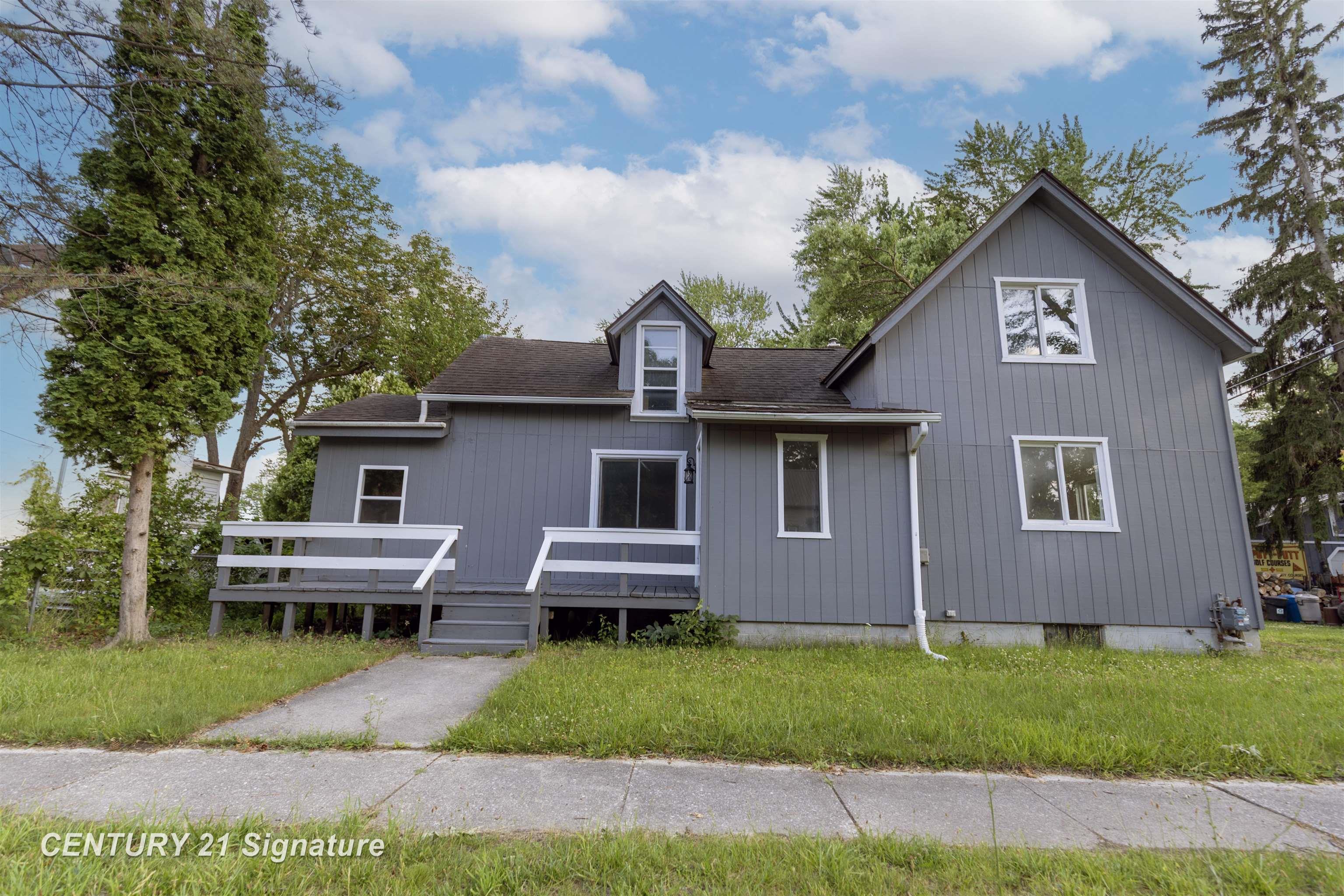 Photo 3 of Single family home for sale at 611 W 2nd Street, Pinconning, MI 48650 | MLS# 61050197426 | Listing updated on 2026-09-14