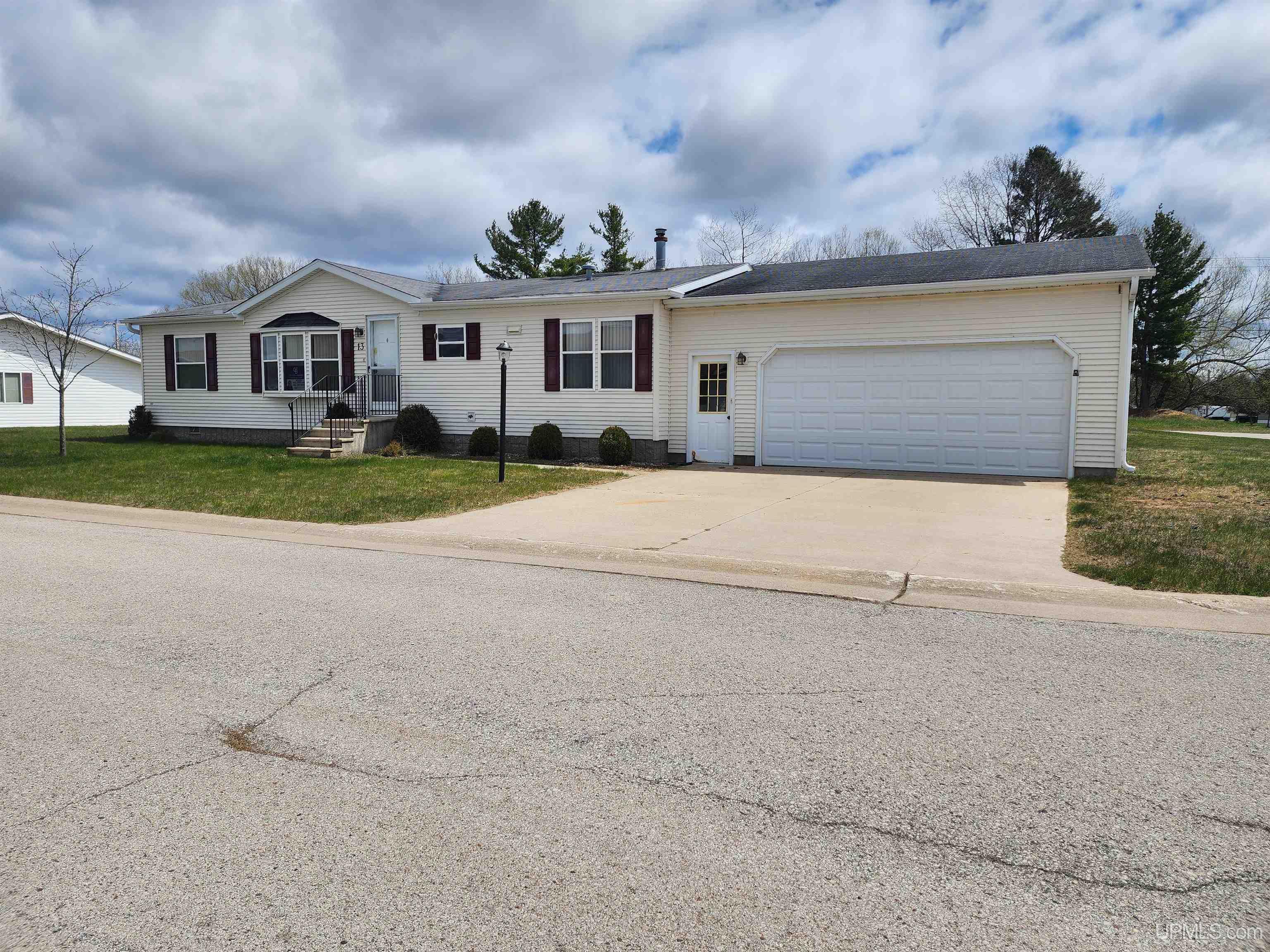Homes for sale in Escanaba, MI | 1620 Willow Creek Rd, Escanaba, MI 49829 | MLS# 50198054