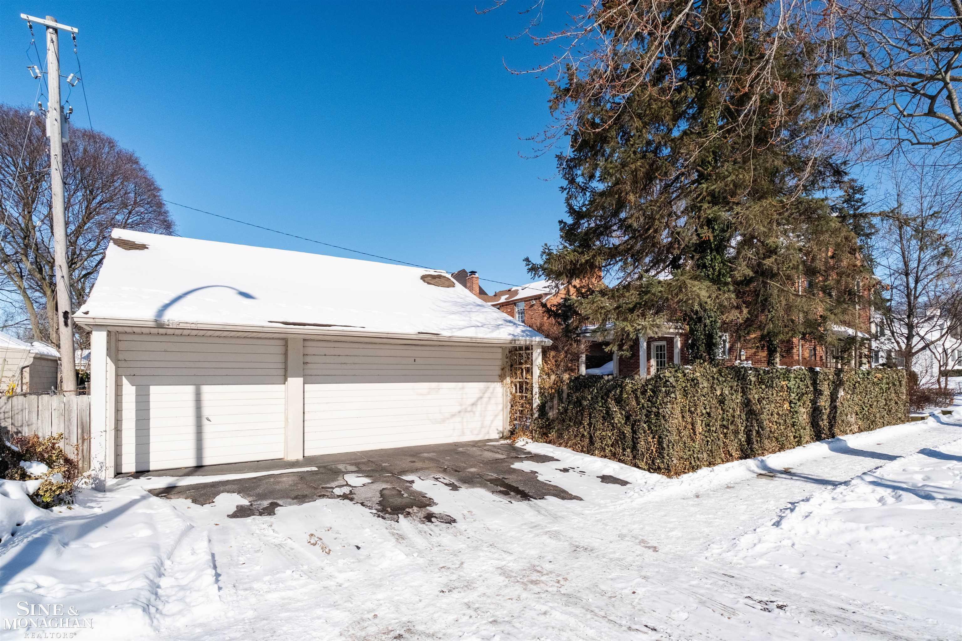 Grosse Pointe Farms, MI, 48236