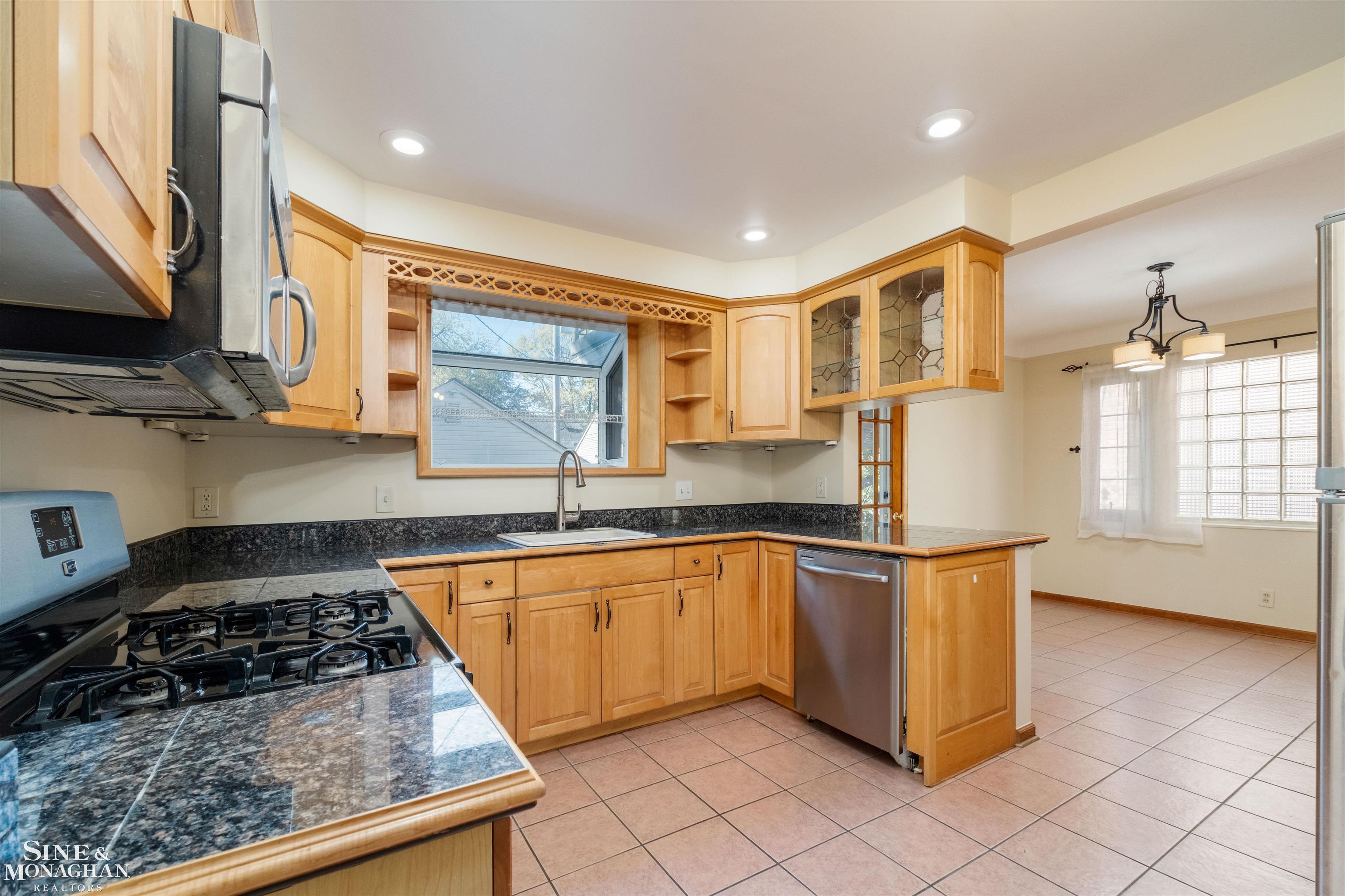 Grosse Pointe Farms, MI, 48236