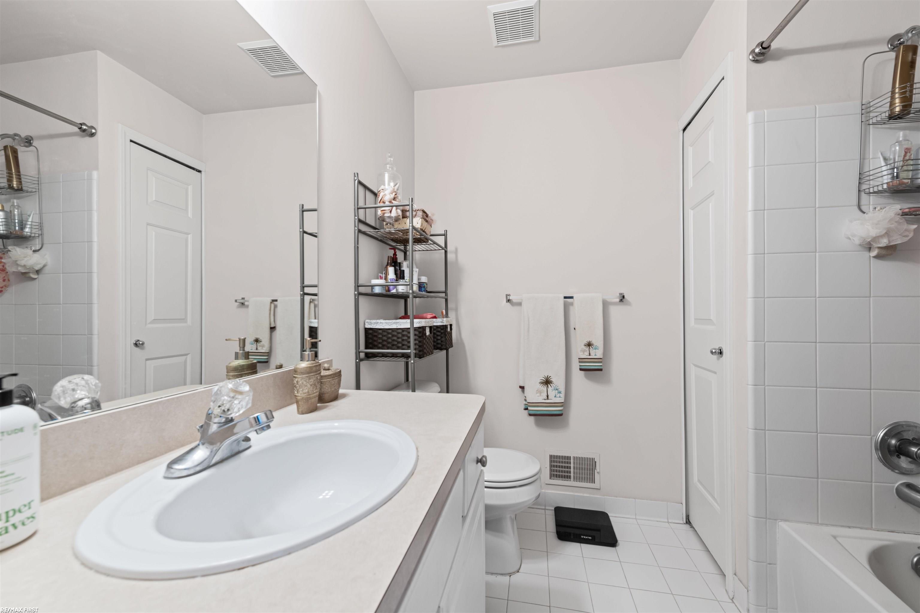 Shelby Twp, MI, 48315