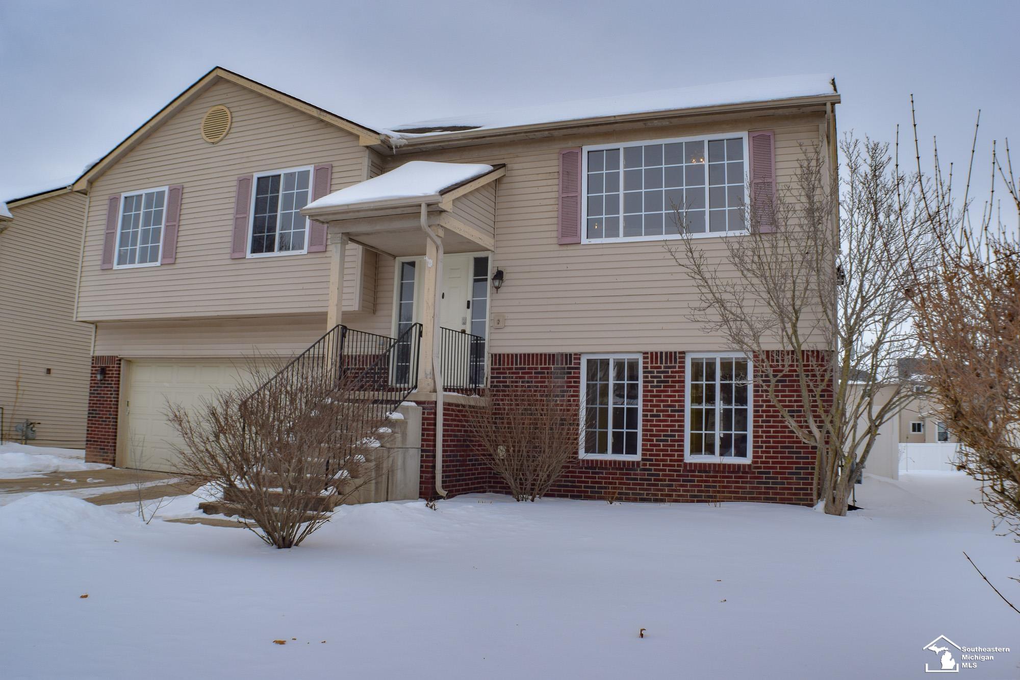 Homes for sale in Dundee, MI | 232 Dundee Ridge Dr, Dundee, MI 48131 | MLS# 50198399