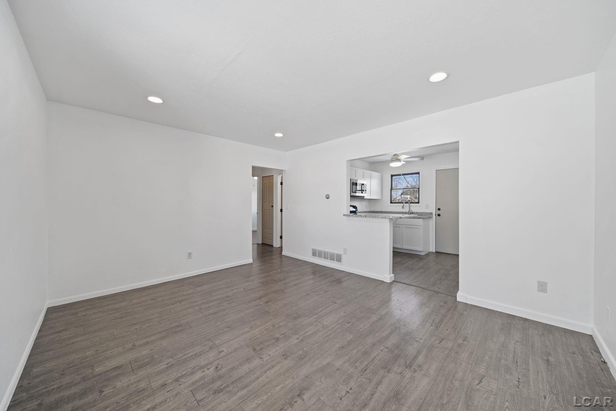 Listing Photo 5 - Condo for sale in building located at 128 Irwin St, Brooklyn, MI 49230