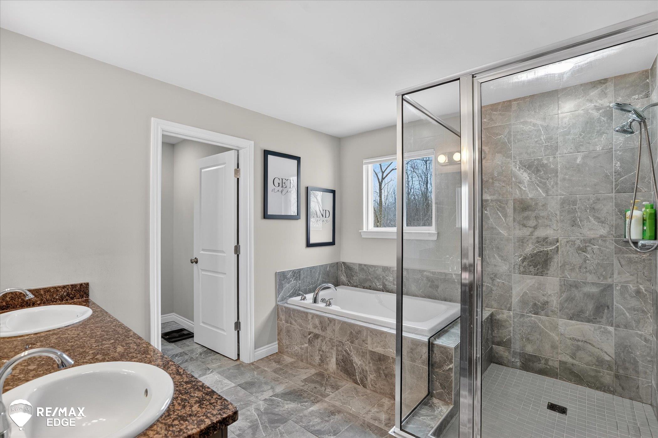 8224 Peninsula Circle, Grand Blanc, MI, 48439