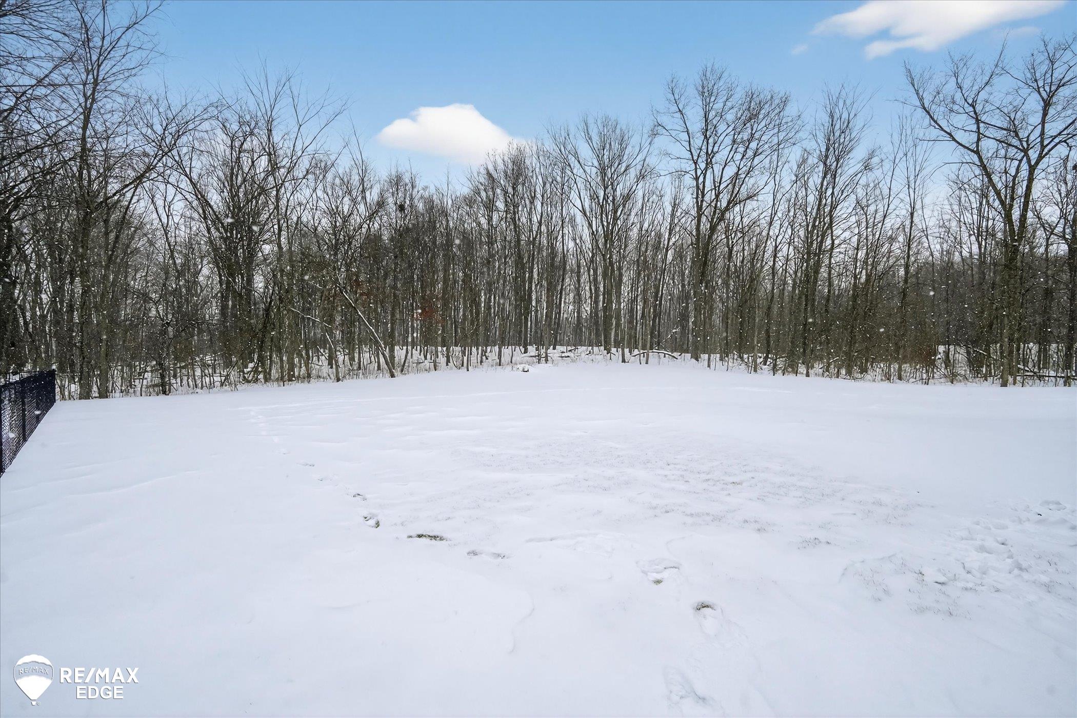 8224 Peninsula Circle, Grand Blanc, MI, 48439