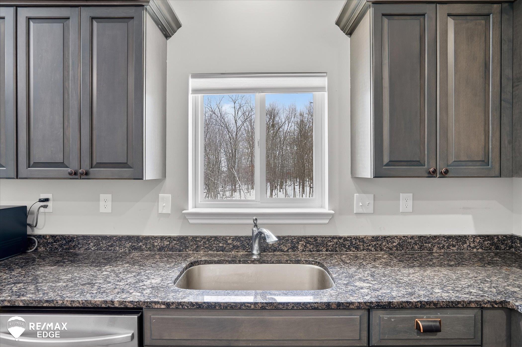 8224 Peninsula Circle, Grand Blanc, MI, 48439