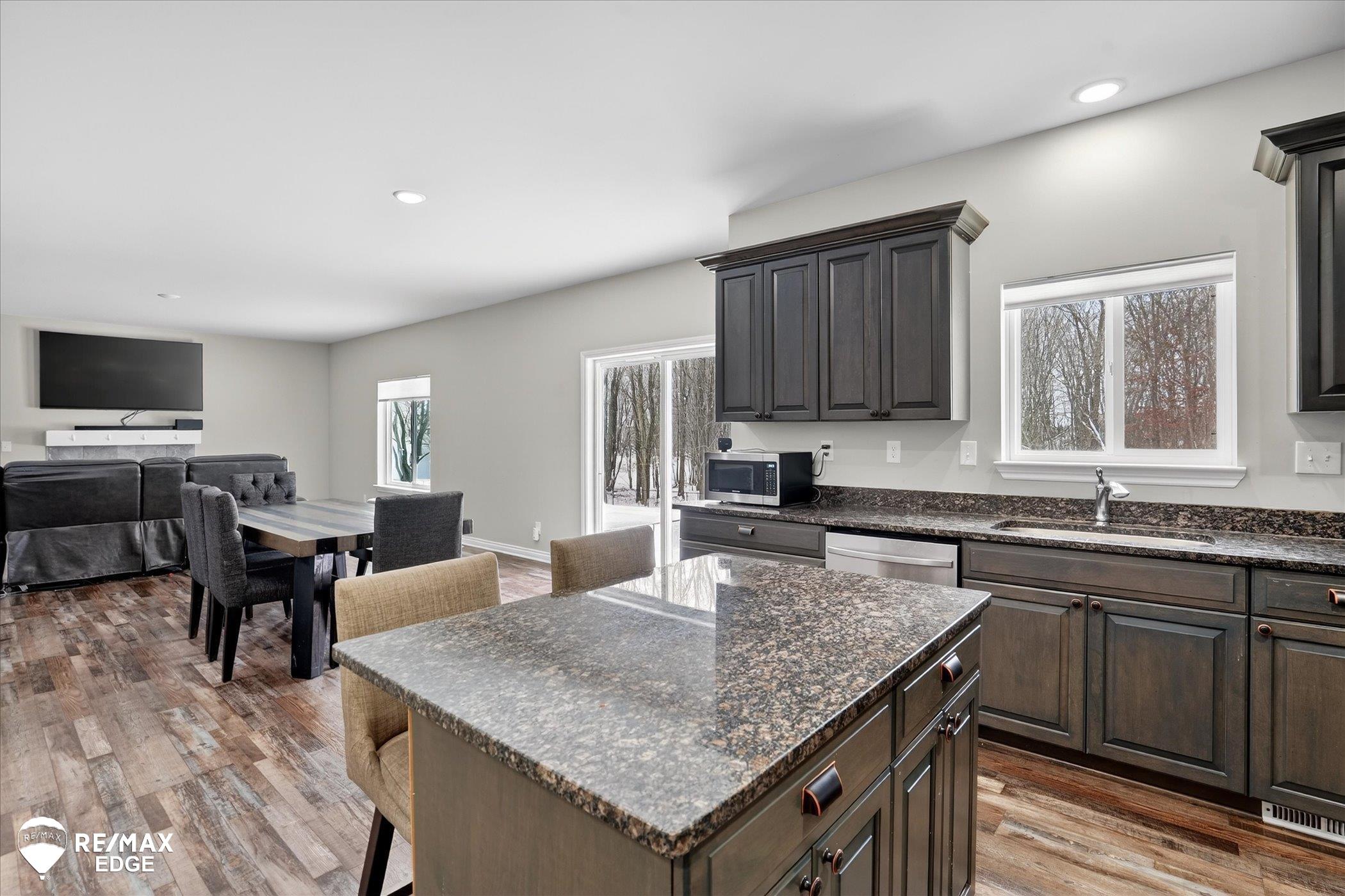 8224 Peninsula Circle, Grand Blanc, MI, 48439