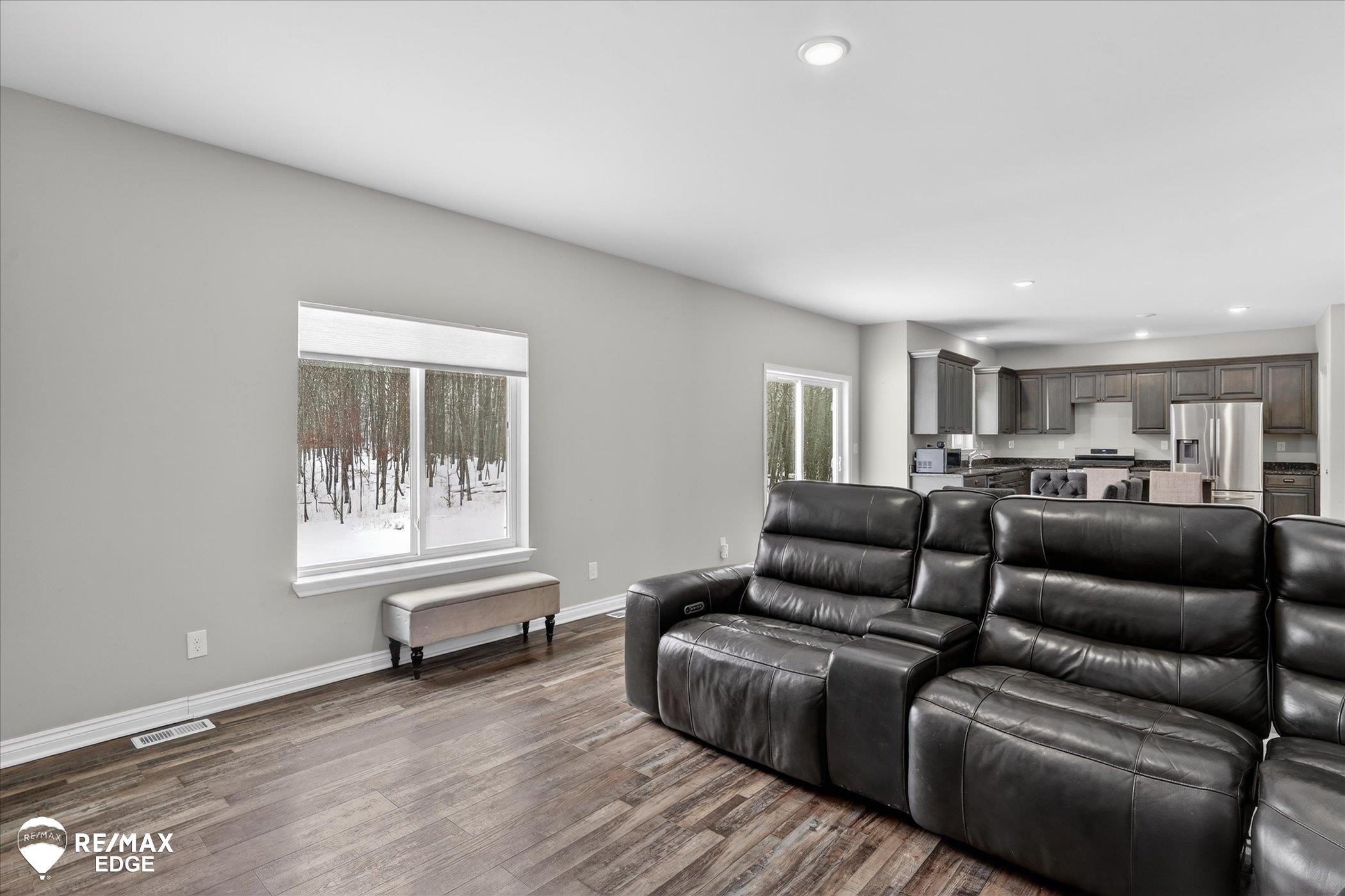 8224 Peninsula Circle, Grand Blanc, MI, 48439