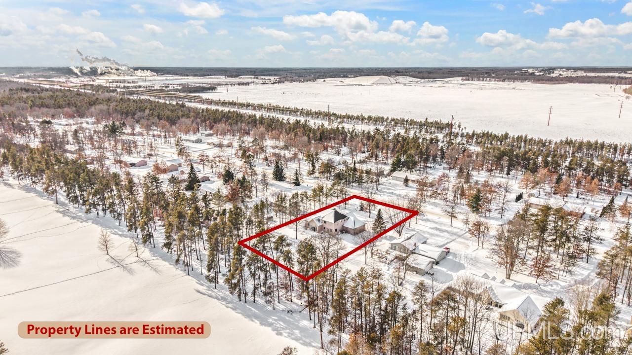 Homes for sale in Gladstone, MI | 7726 N Lake Bluff O5 Dr, Gladstone, MI 49837 | MLS# 50198529