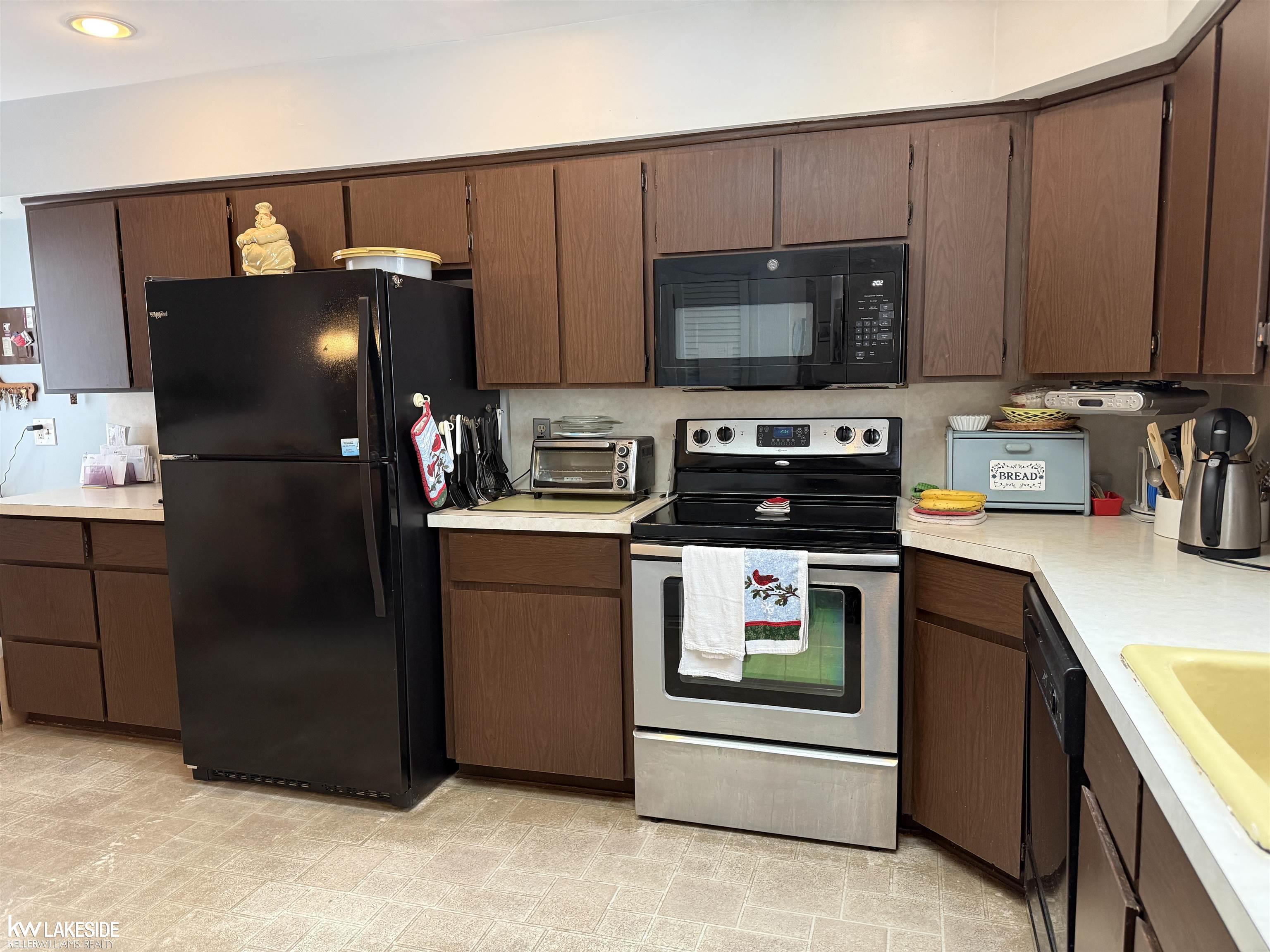 Homes for sale in Fraser, MI | 17485 Hans Dr, Fraser, MI 48026 | MLS# 50198540