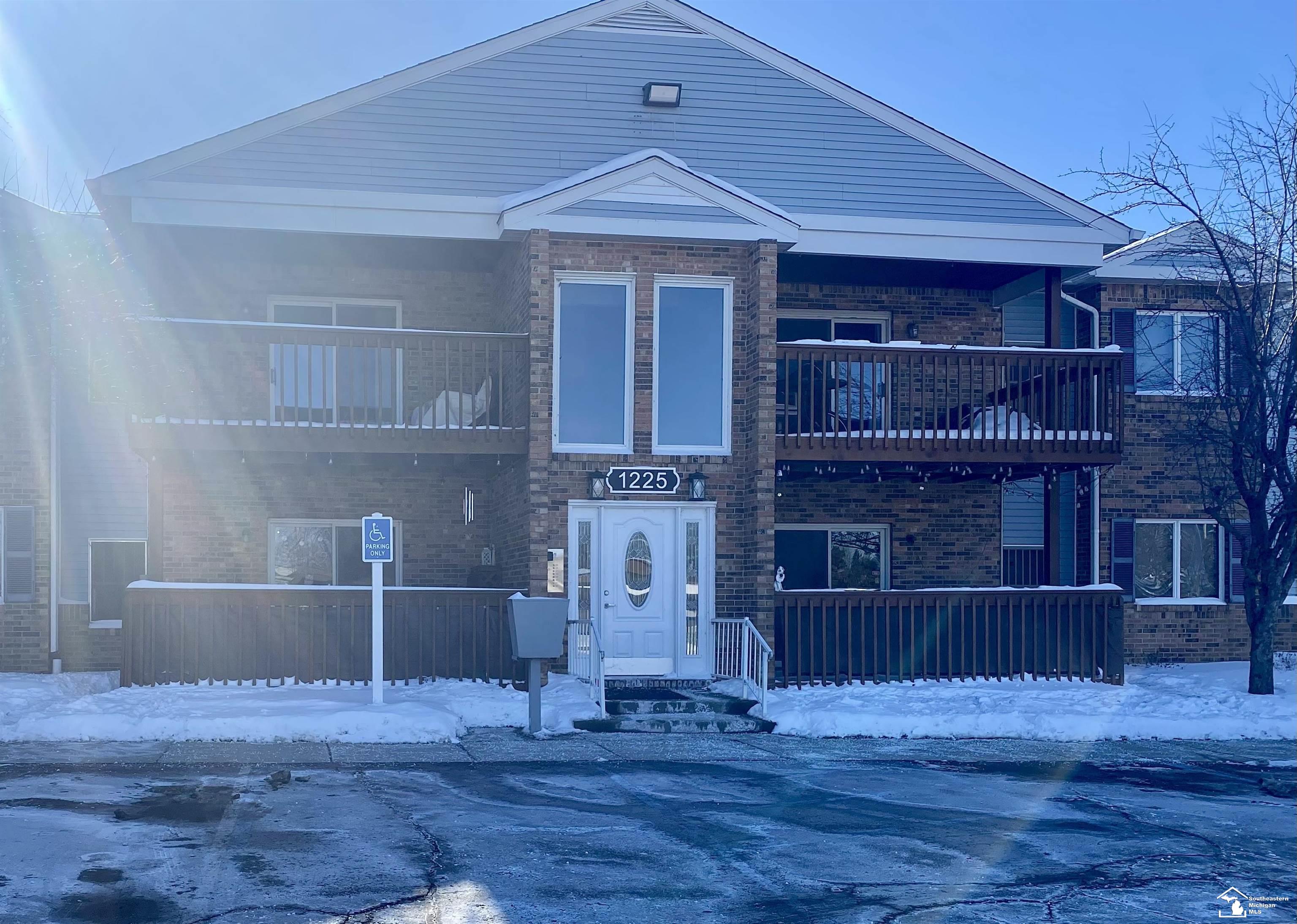 Homes for sale in Trenton, MI | 1225 Harbour Dr #27, Trenton, MI 48183 | MLS# 50198545