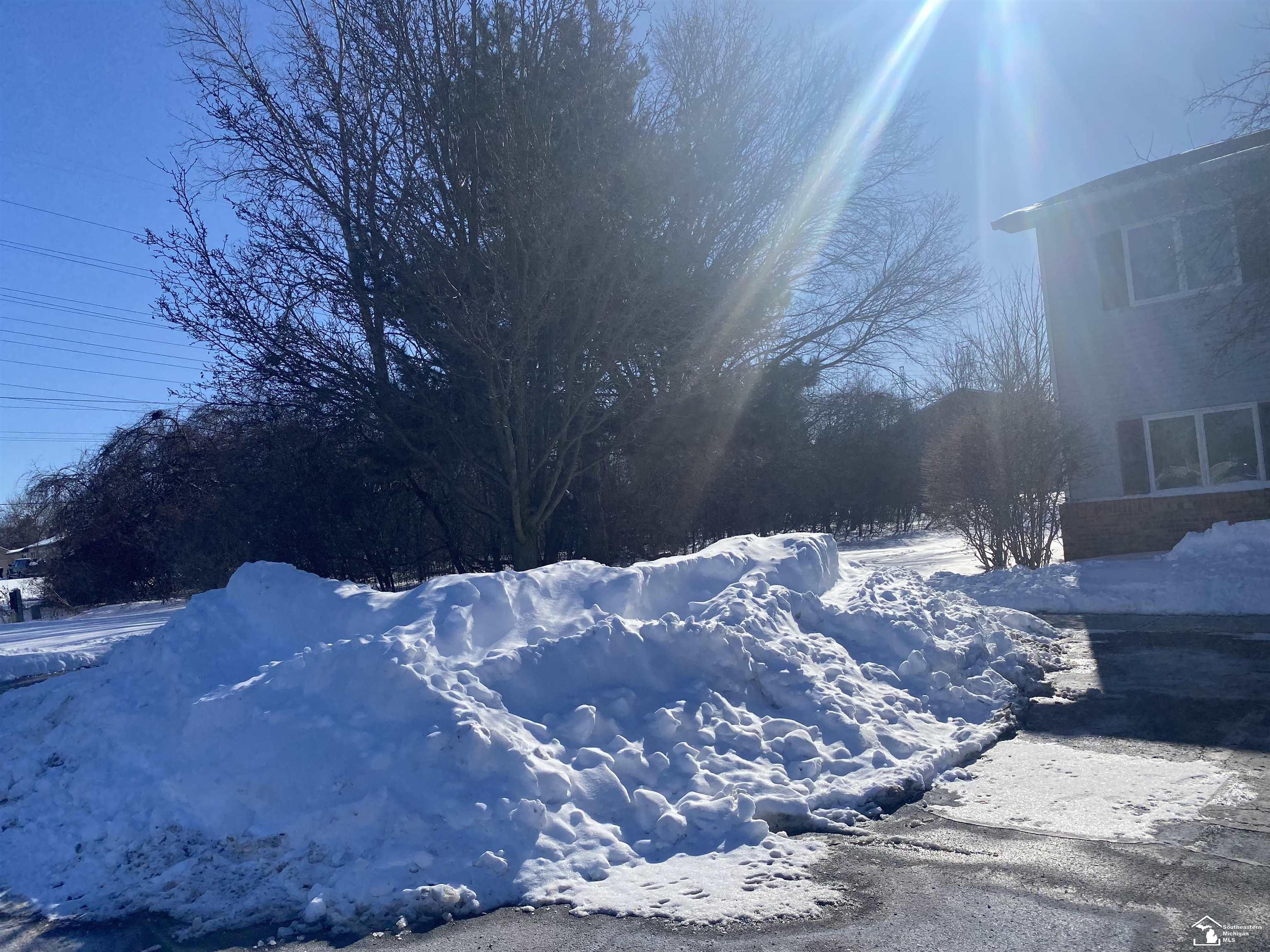 Homes for sale in Trenton, MI | 1225 Harbour Dr #27, Trenton, MI 48183 | MLS# 50198545