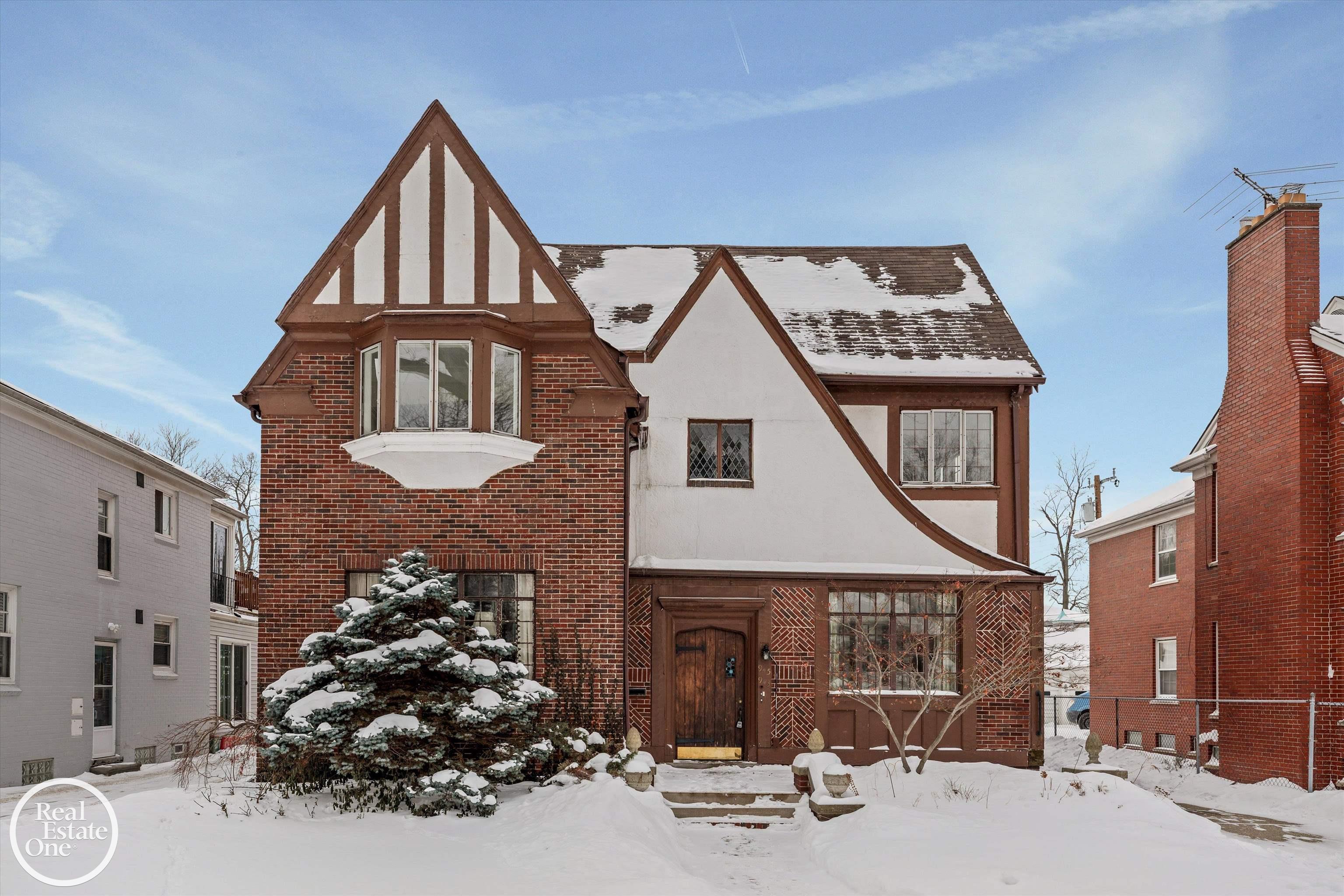 Homes for sale in Grosse Pointe, MI | 943 Harcourt Rd, Grosse Pointe, MI 48230 | MLS# 50198557