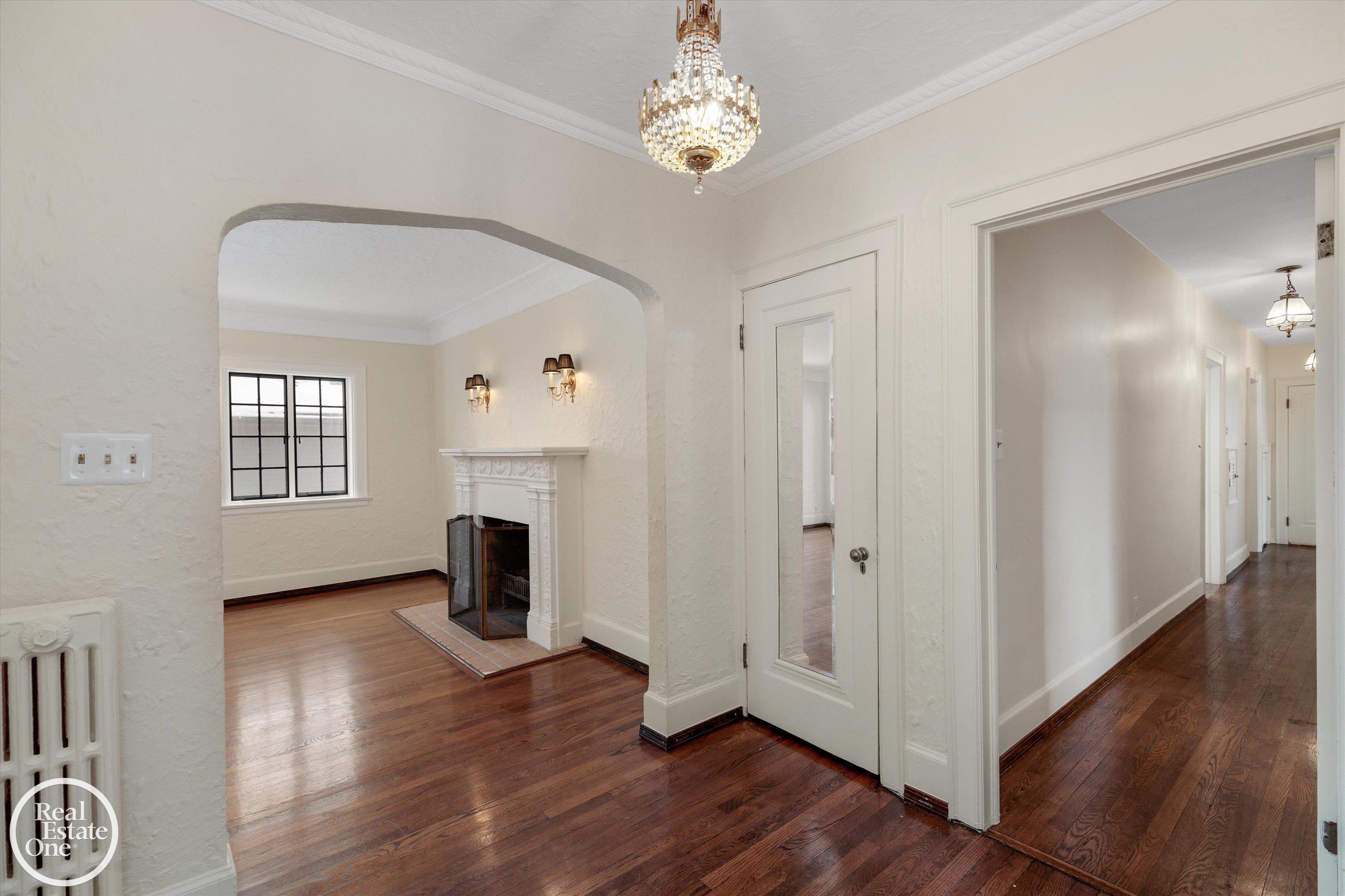 Homes for sale in Grosse Pointe, MI | 943 Harcourt Rd, Grosse Pointe, MI 48230 | MLS# 50198557