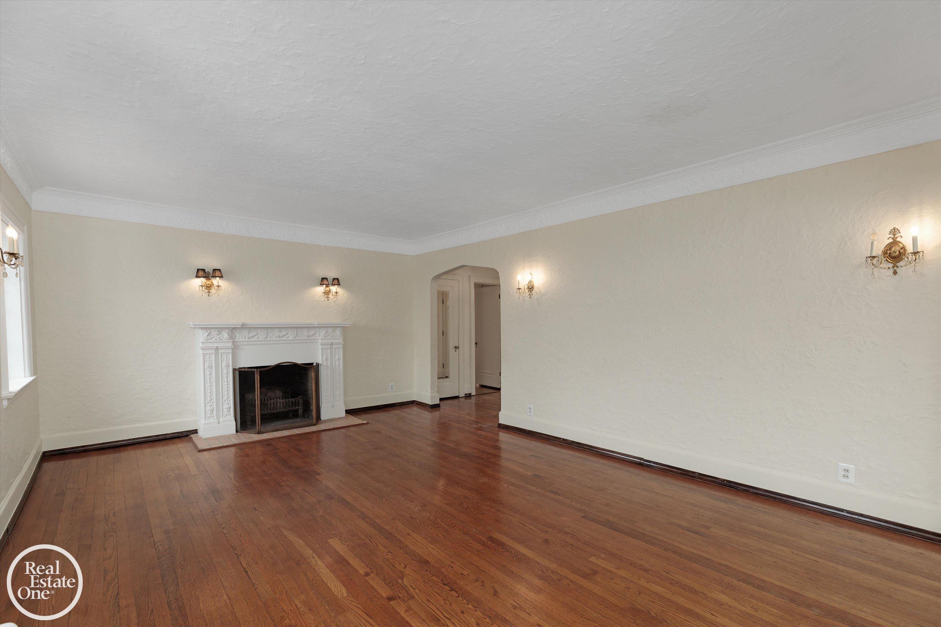 Homes for sale in Grosse Pointe, MI | 943 Harcourt Rd, Grosse Pointe, MI 48230 | MLS# 50198557