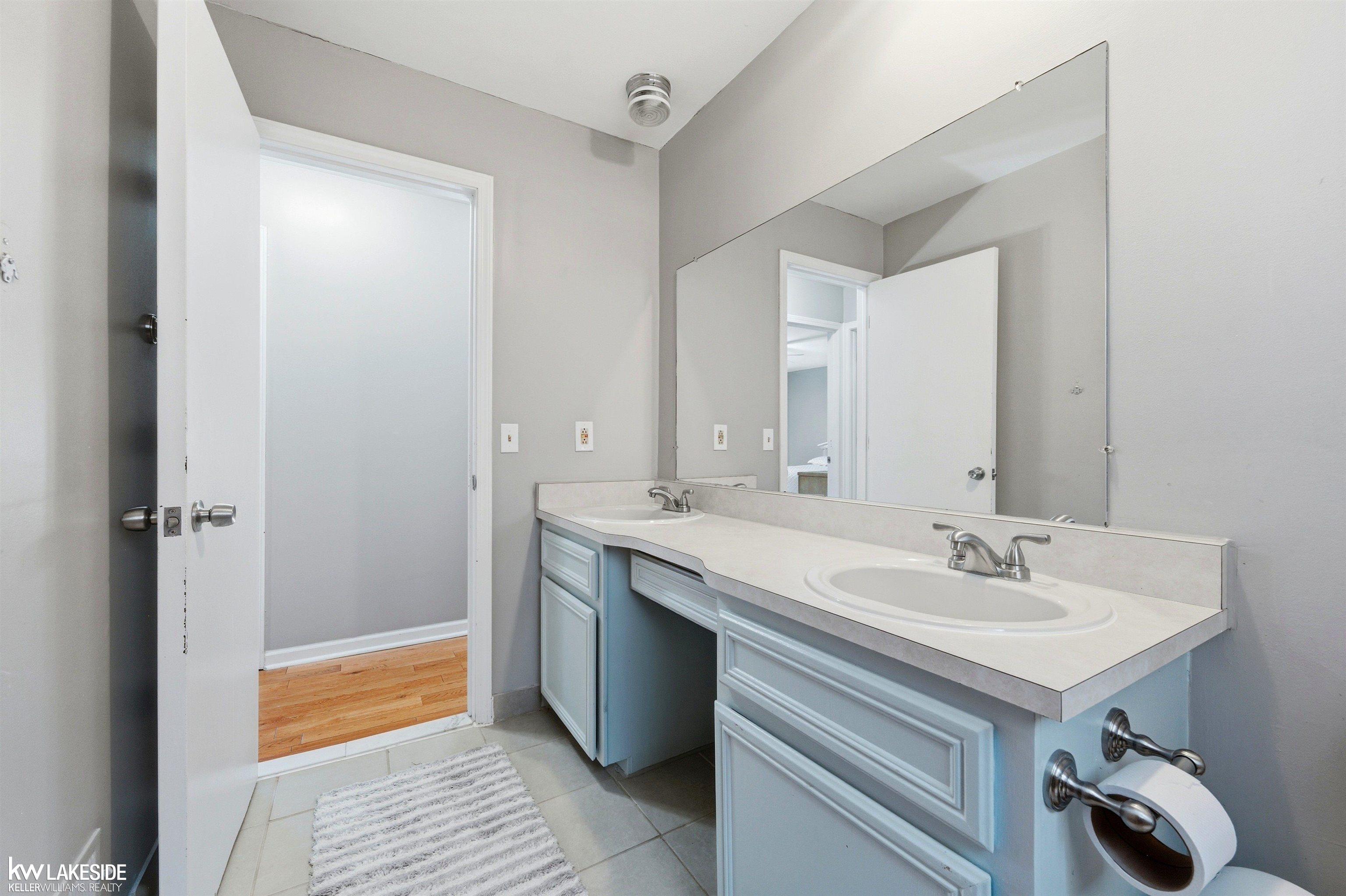 Sterling Heights, MI, 48413