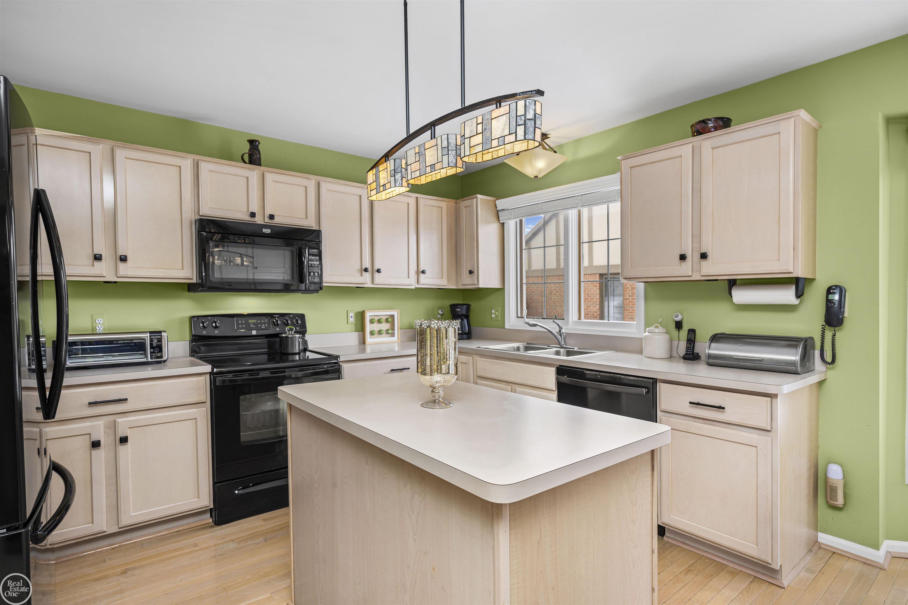 2800 Marissa Way, Shelby Twp, MI, 48316