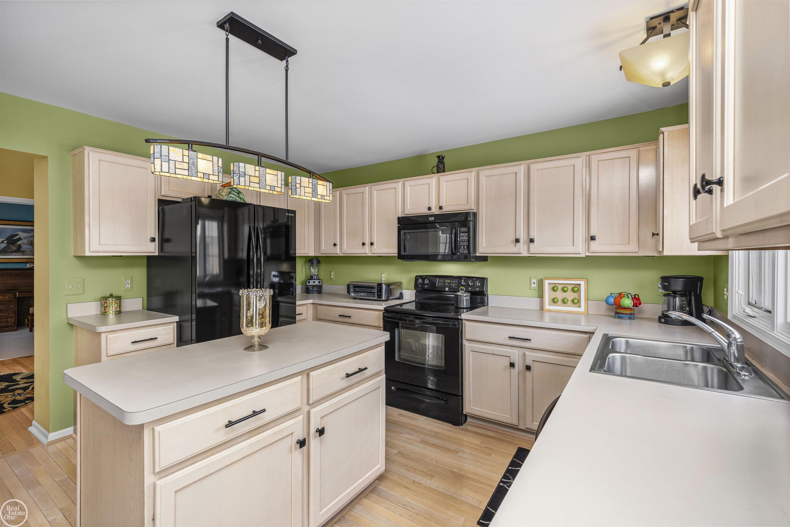 2800 Marissa Way, Shelby Twp, MI, 48316