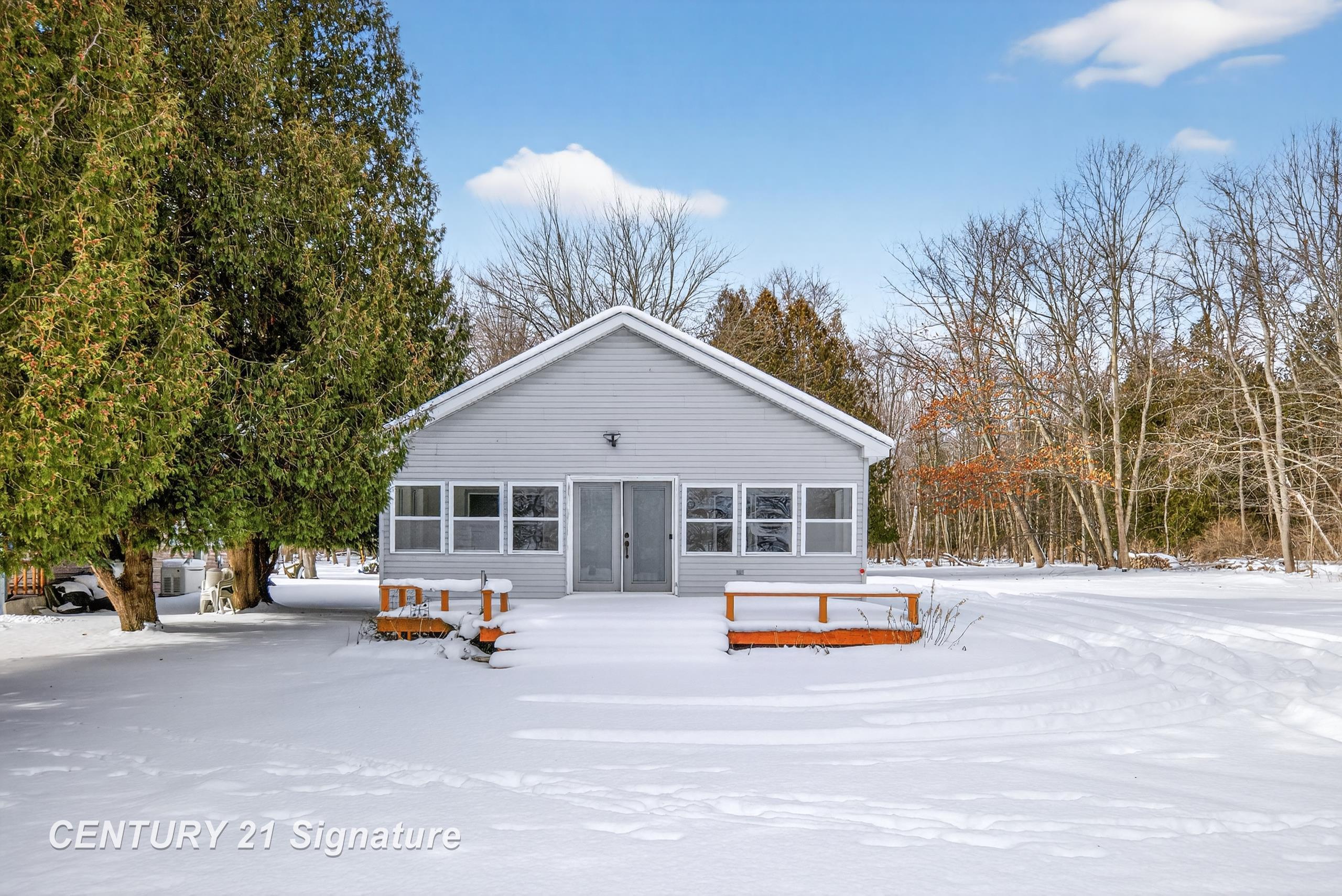 Homes for sale in Tawas City, MI | 1647 N Huron Rd, Tawas City, MI 48763 | MLS# 50198786