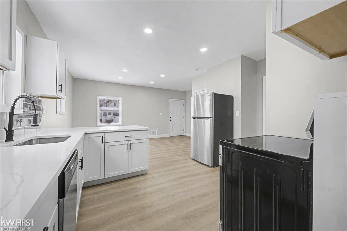 Homes for sale in Hazel Park, MI | 586 E Hayes Ave, Hazel Park, MI 48030 | MLS# 50198817