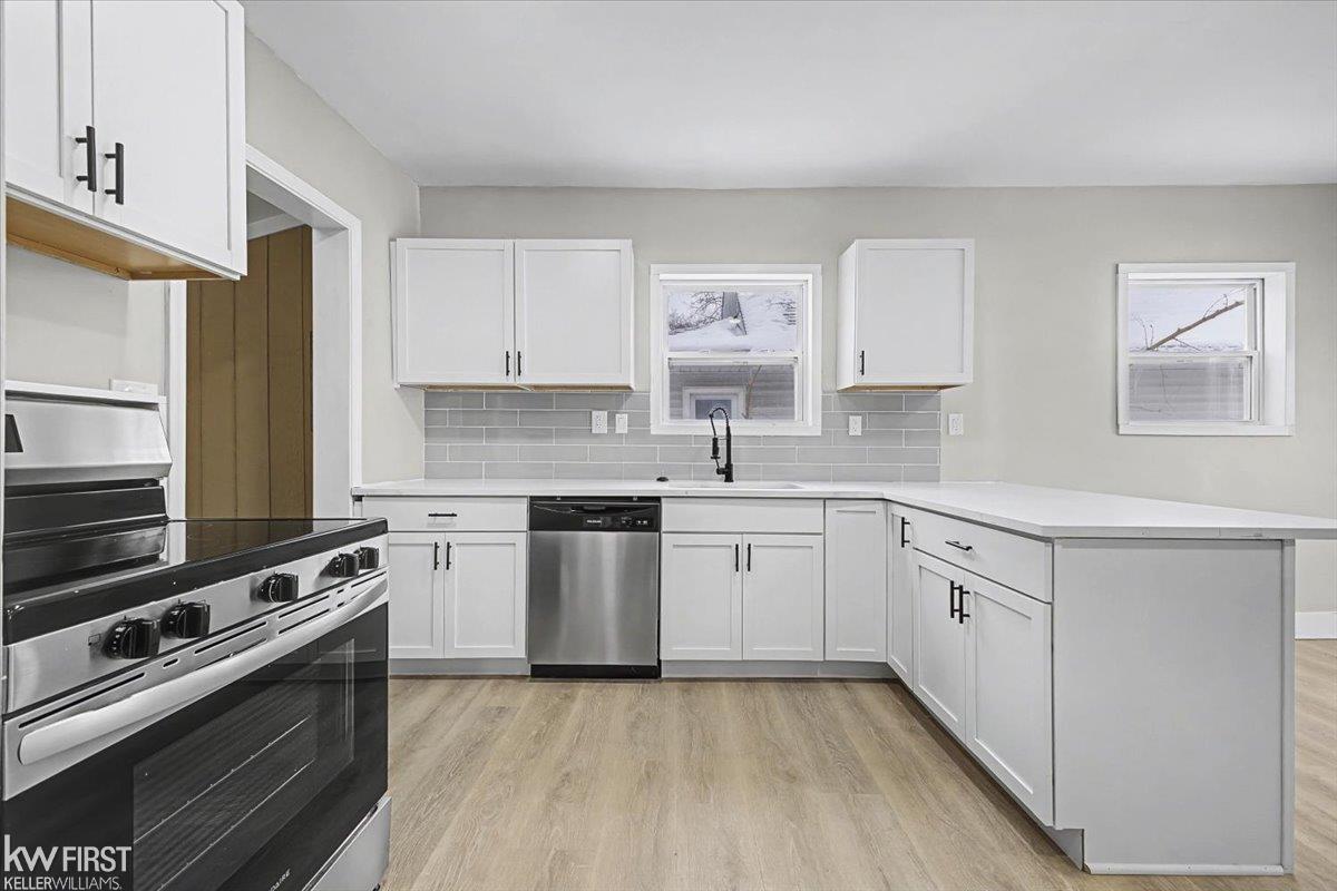 Homes for sale in Hazel Park, MI | 586 E Hayes Ave, Hazel Park, MI 48030 | MLS# 50198817