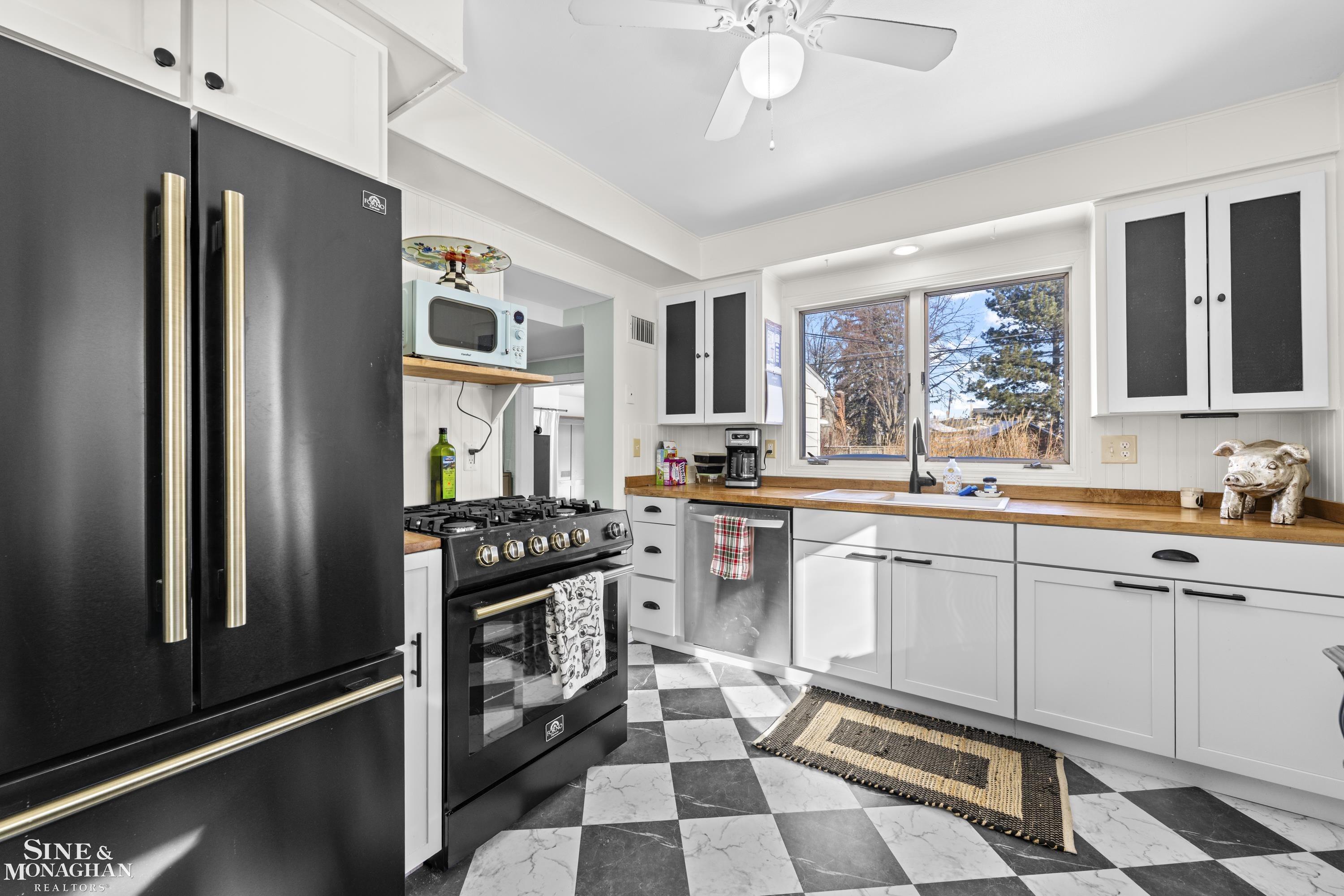 Saint Clair Shores, MI, 48081