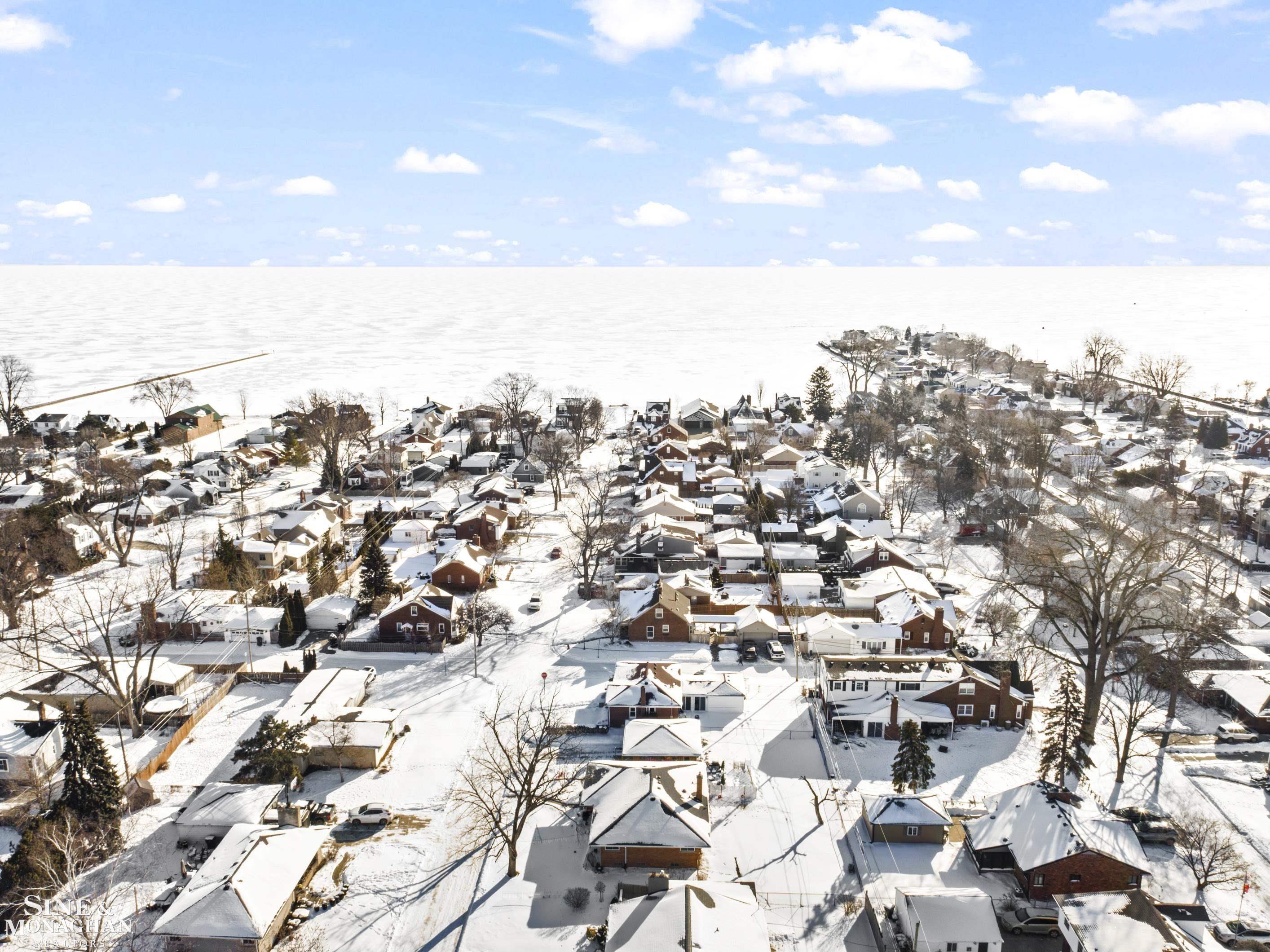 Saint Clair Shores, MI, 48081