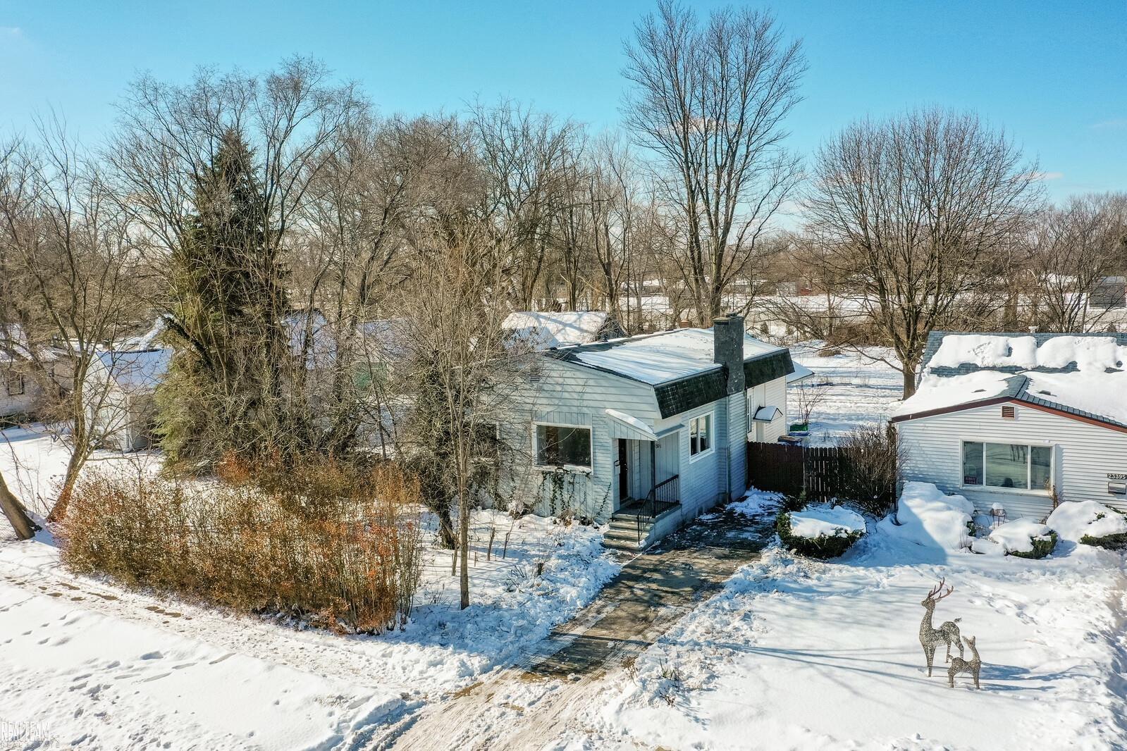 23391 Lawson Avenue photo 2